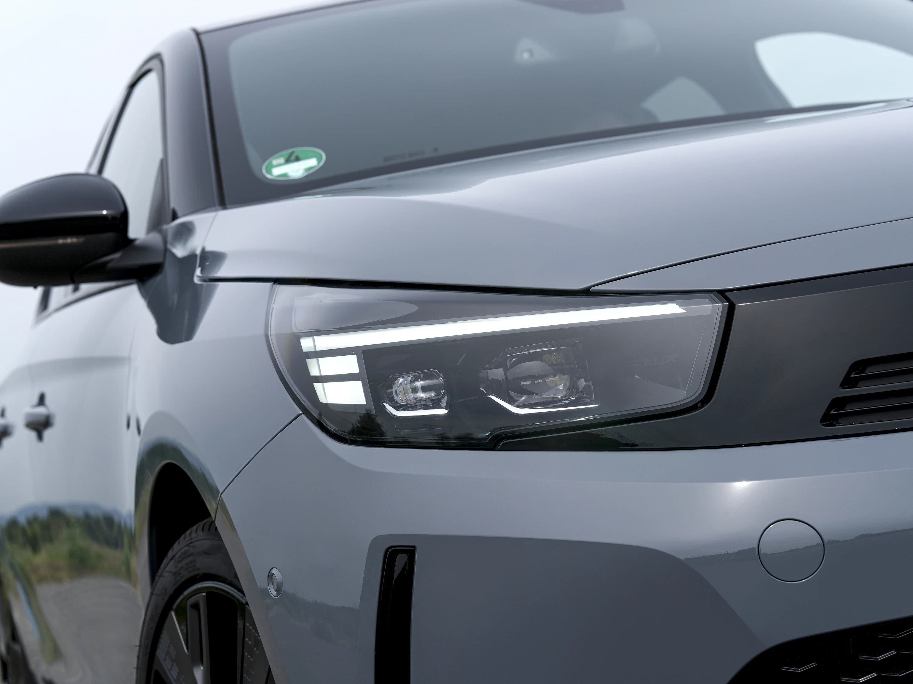 Opel Corsa Electric 51 kWh Long Range headlights view