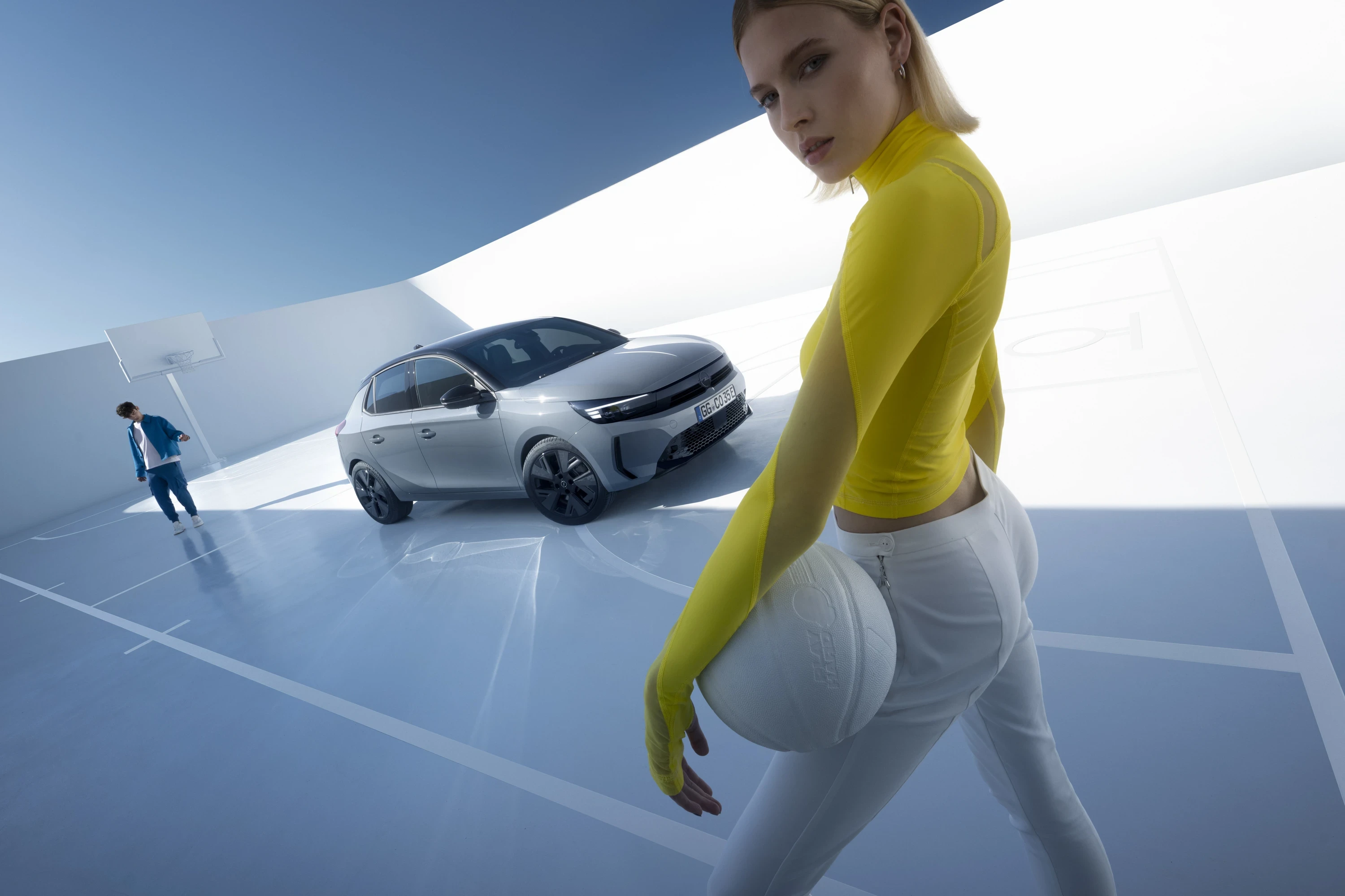 Opel Corsa Electric 51 kWh Long Range lifestyle view