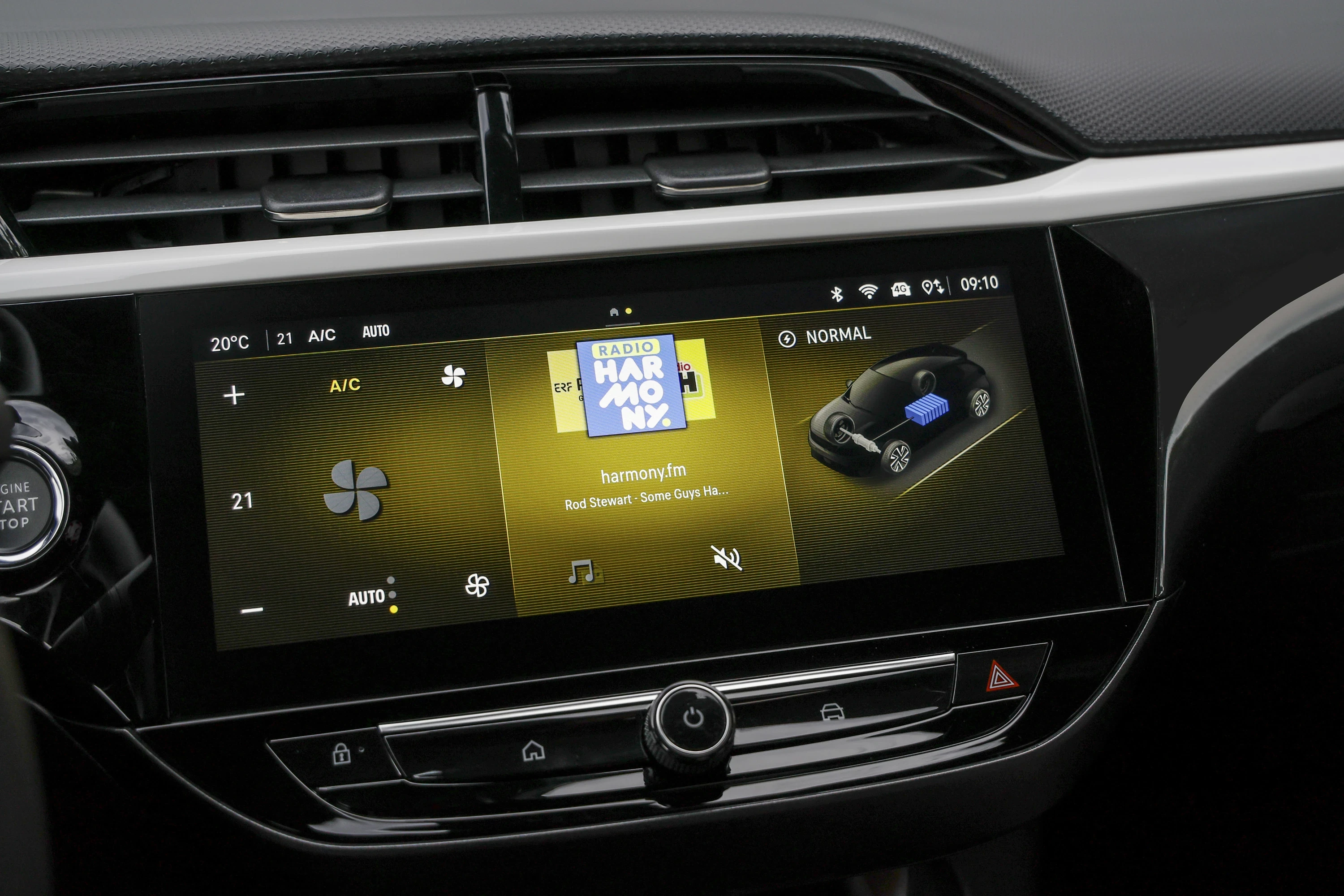 Opel Corsa Electric 51 kWh Long Range screens view