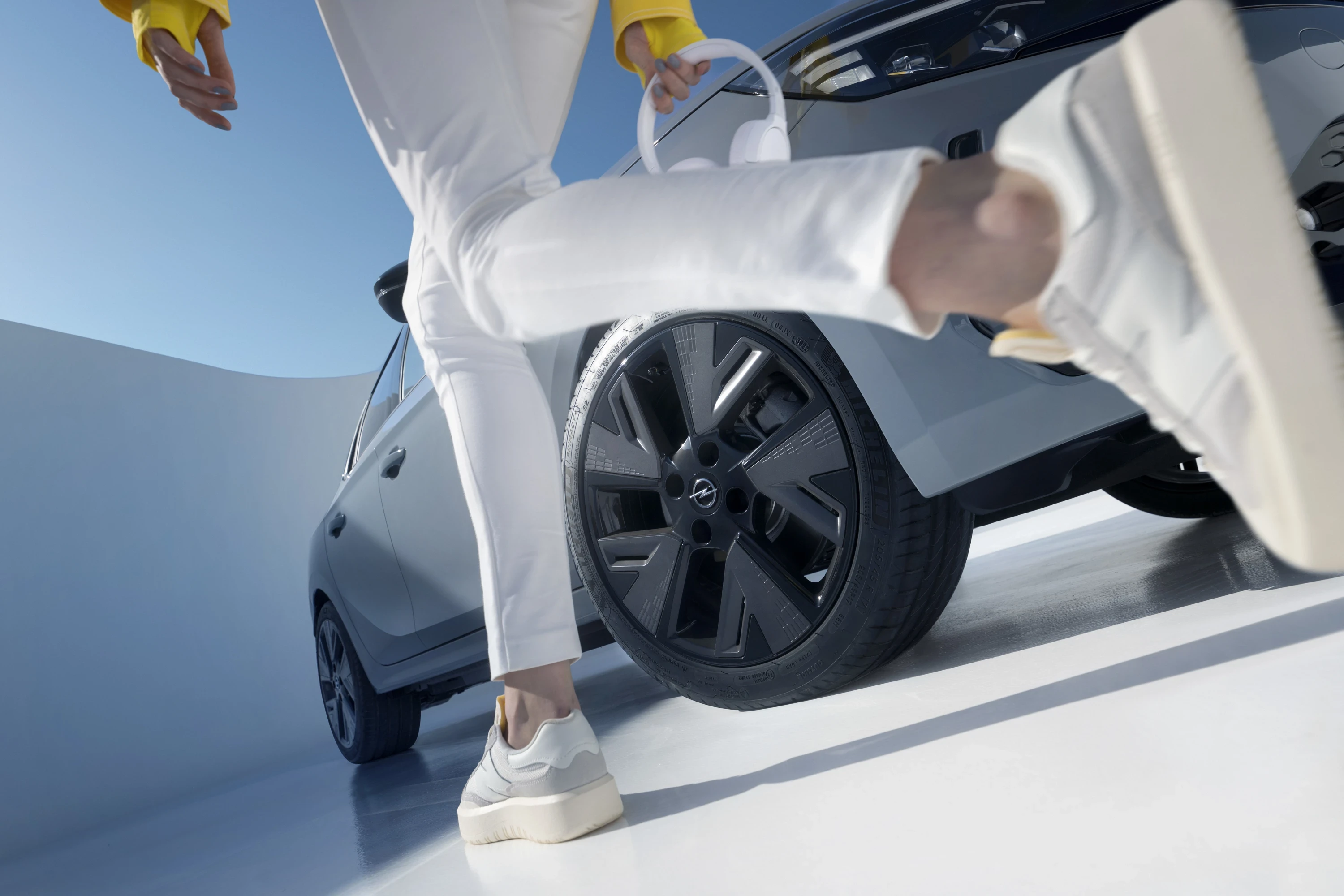 Opel Corsa Electric 51 kWh Long Range lifestyle view