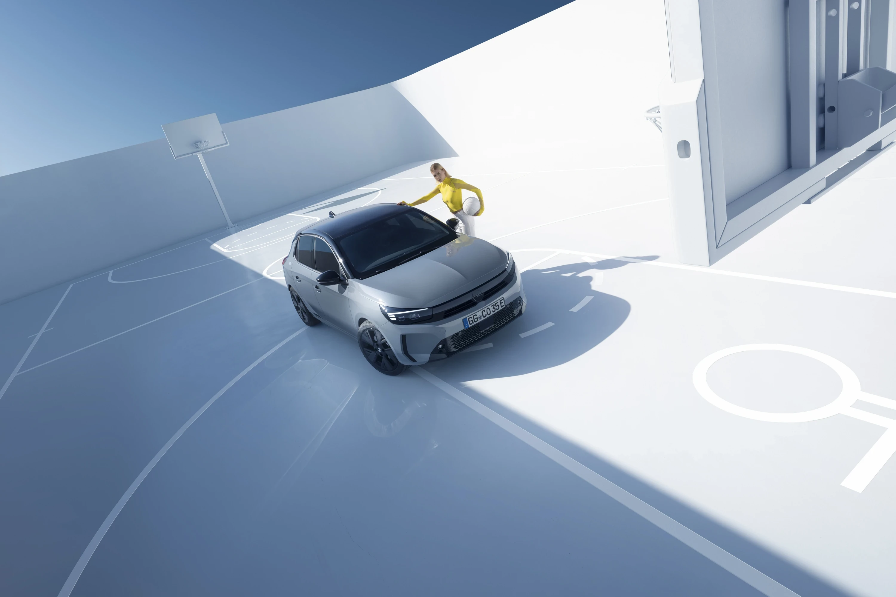 Opel Corsa Electric 51 kWh Long Range lifestyle view