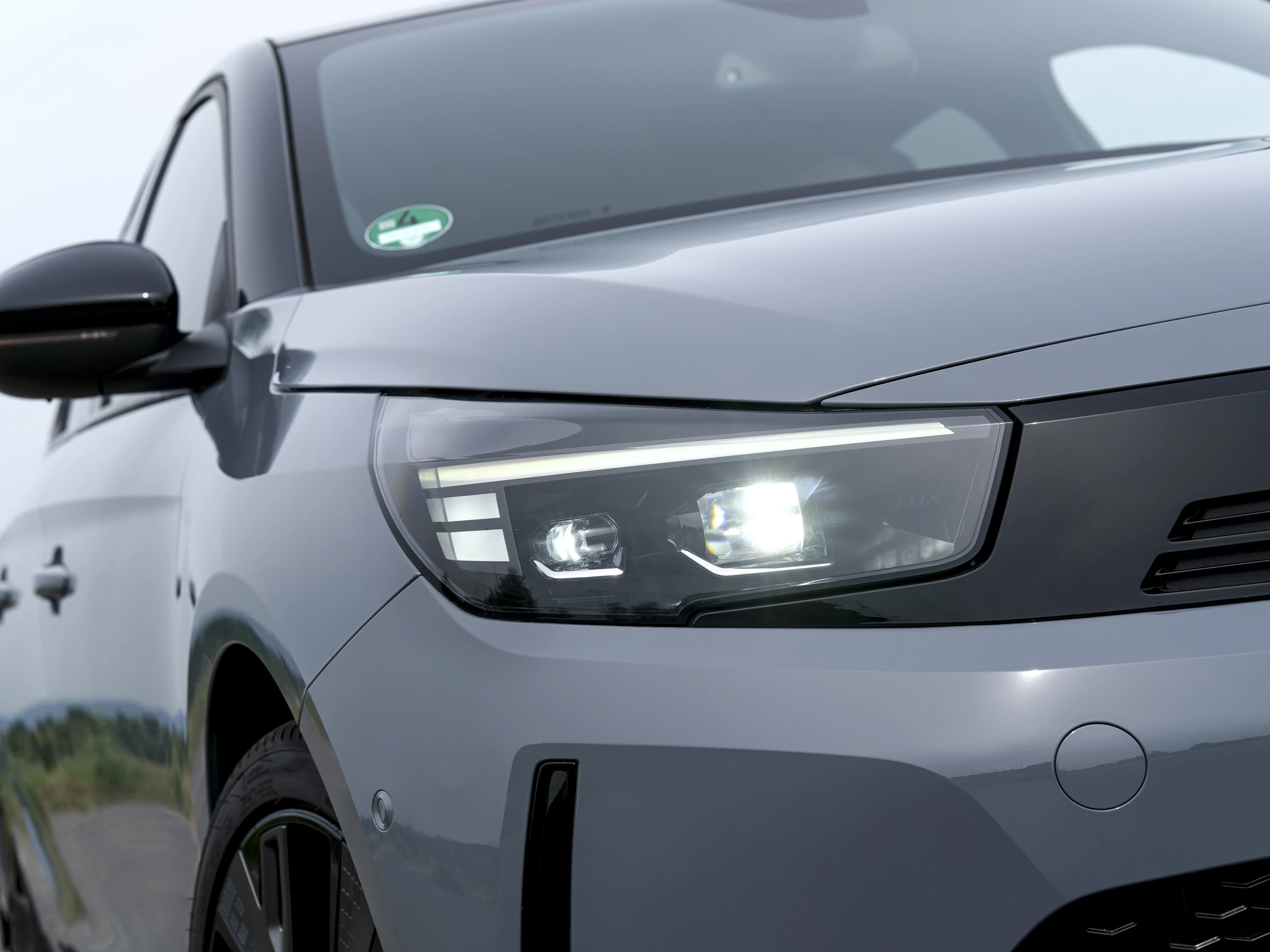 Opel Corsa Electric 51 kWh Long Range headlights view