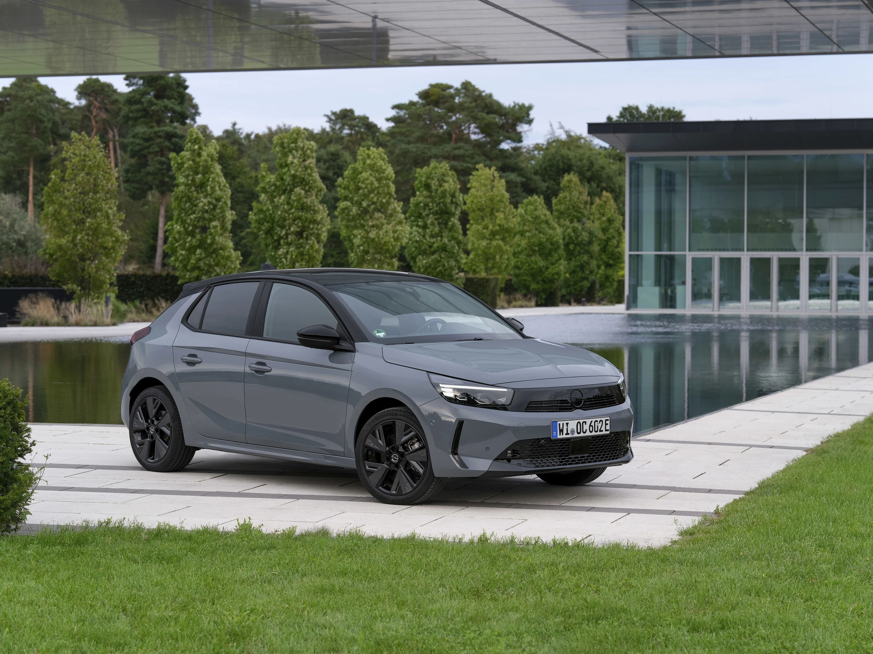 Opel Corsa Electric 51 kWh Long Range exterior view