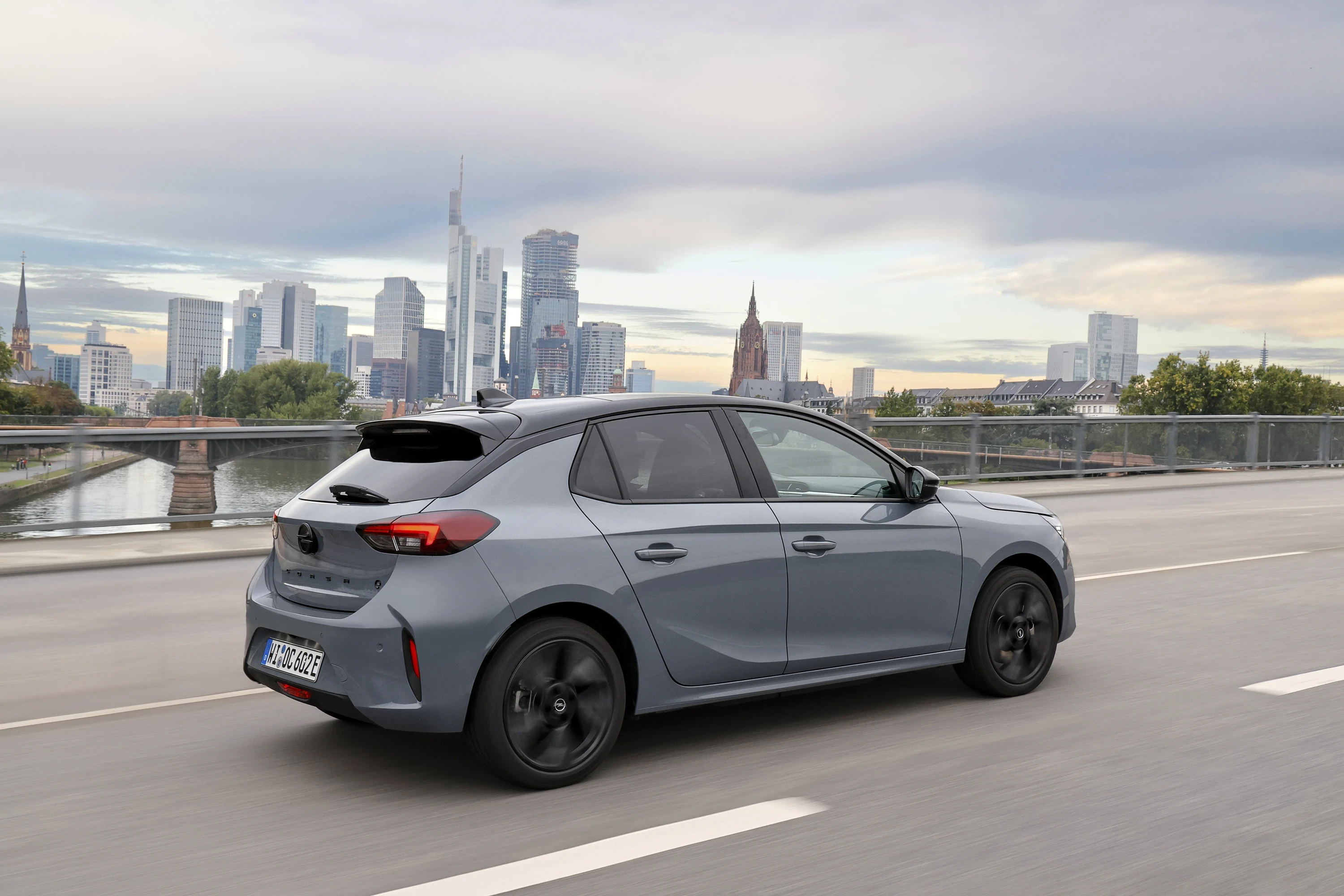 Opel Corsa Electric 51 kWh Long Range exterior view