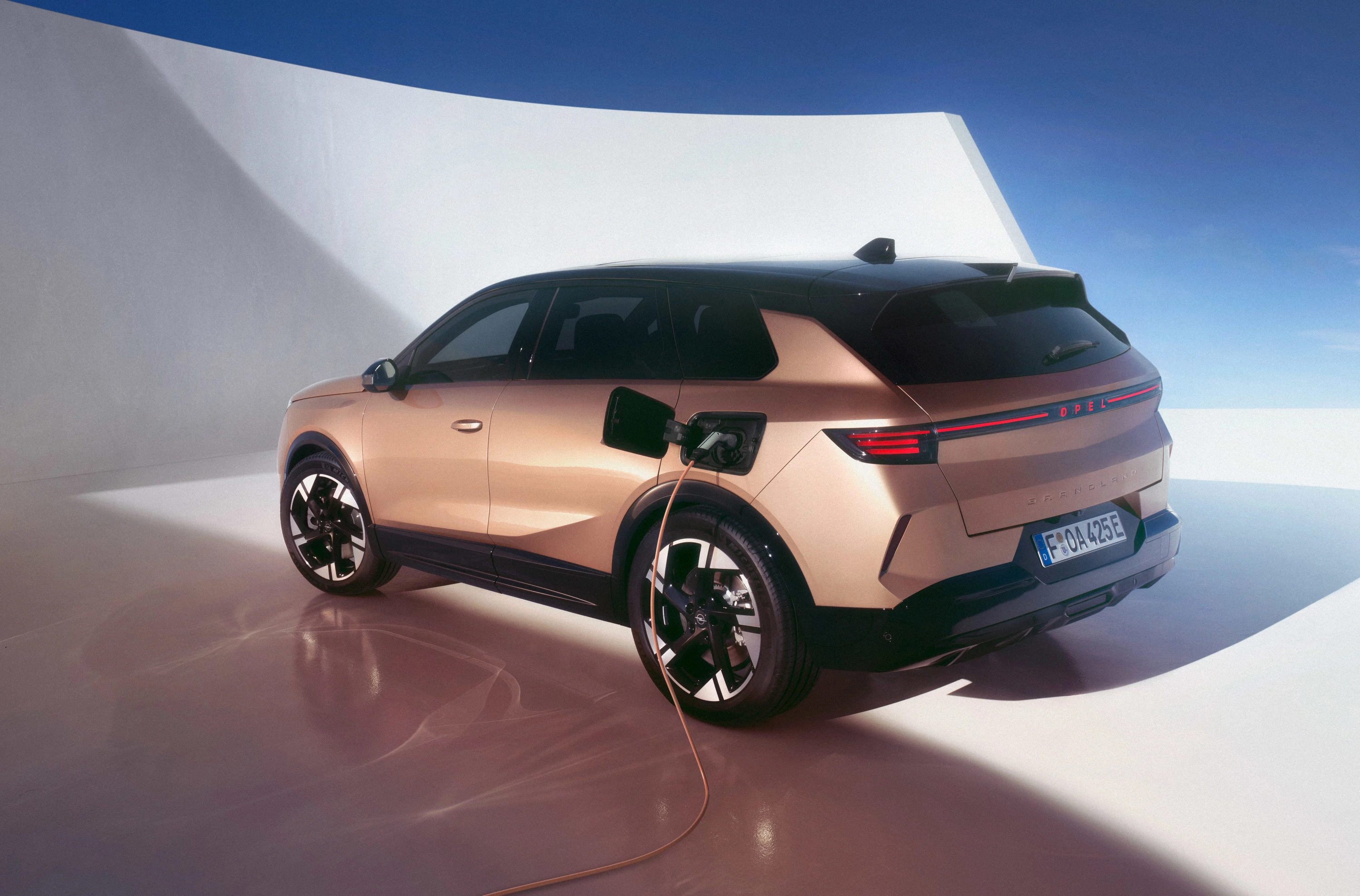 Opel Grandland 97 kWh charging view