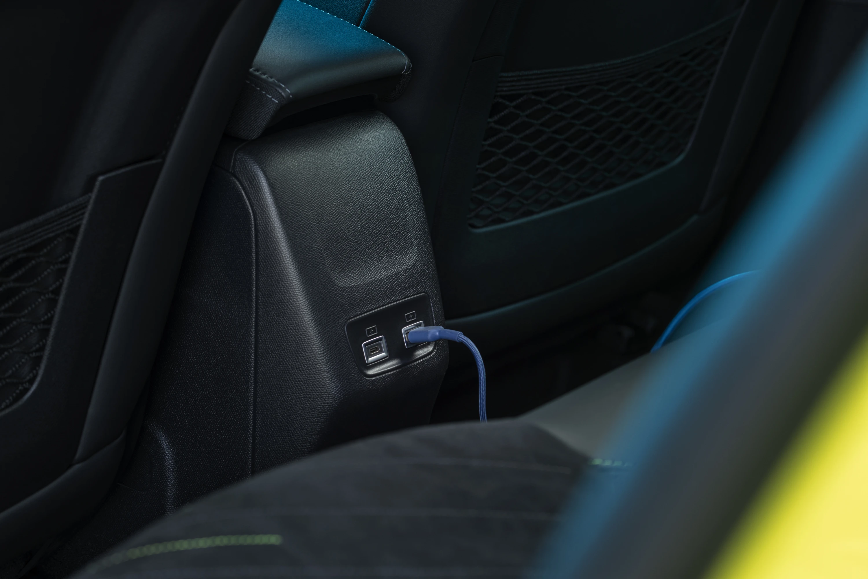 Peugeot E-208 50 kWh interior view