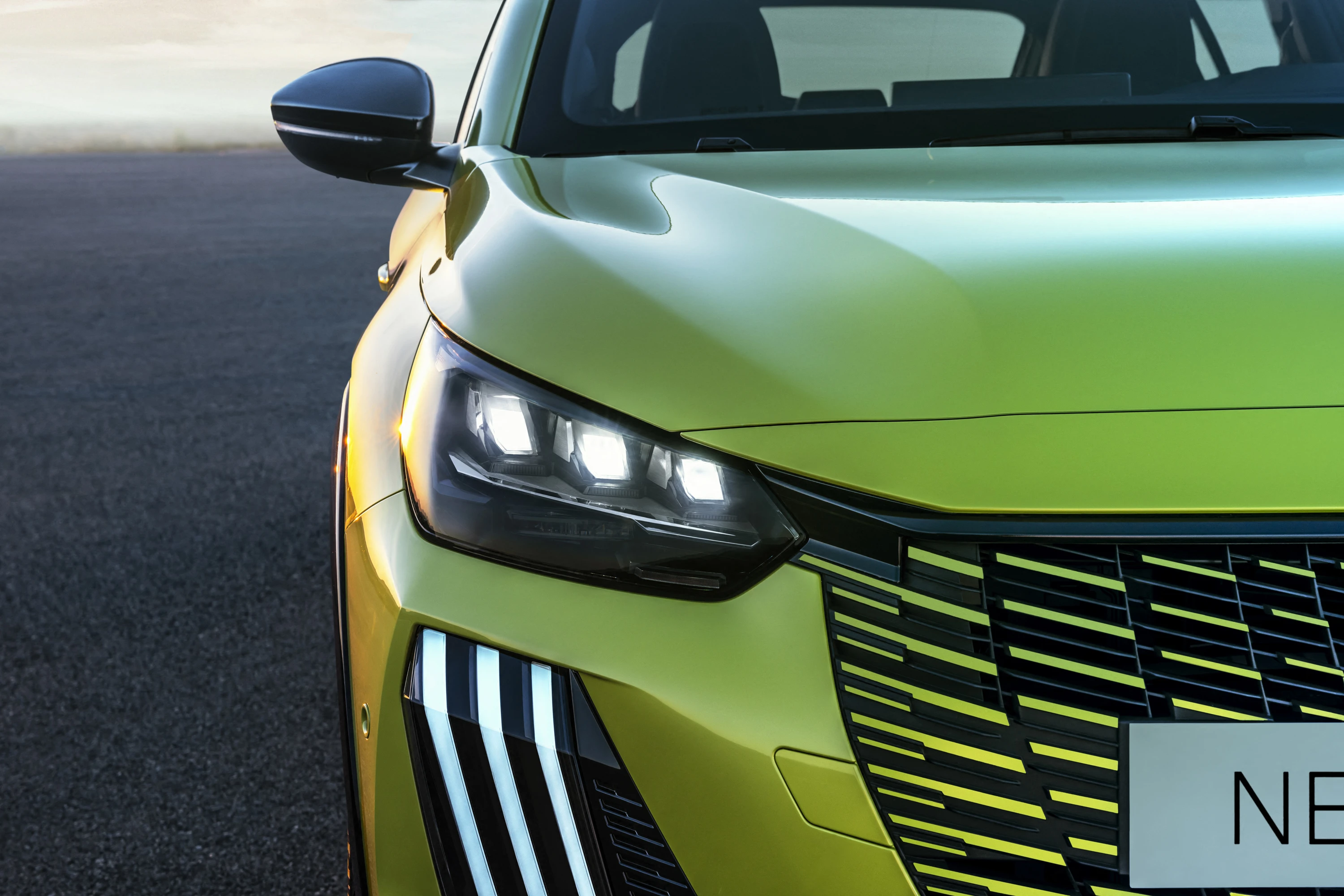Peugeot E-208 54 kWh headlights view