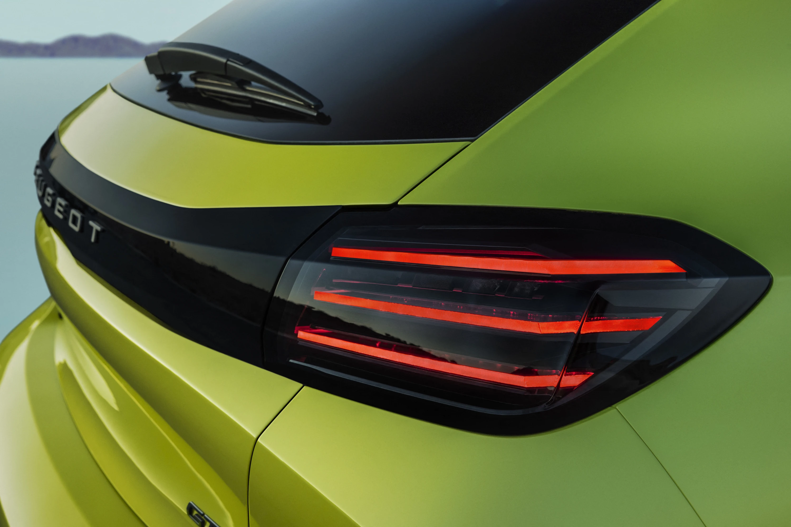 Peugeot E-208 54 kWh rearlights view