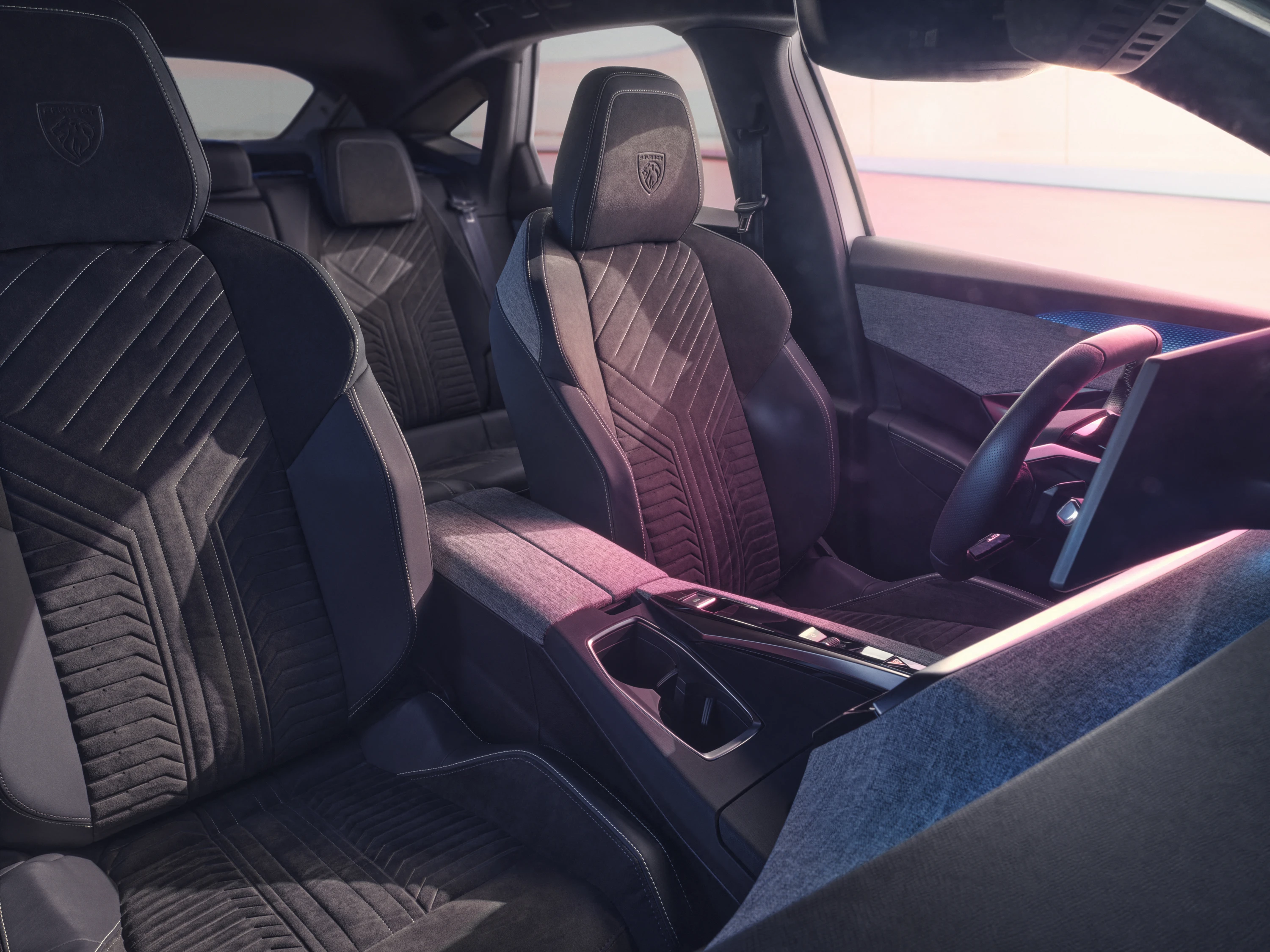 Peugeot E-3008 frontseats view