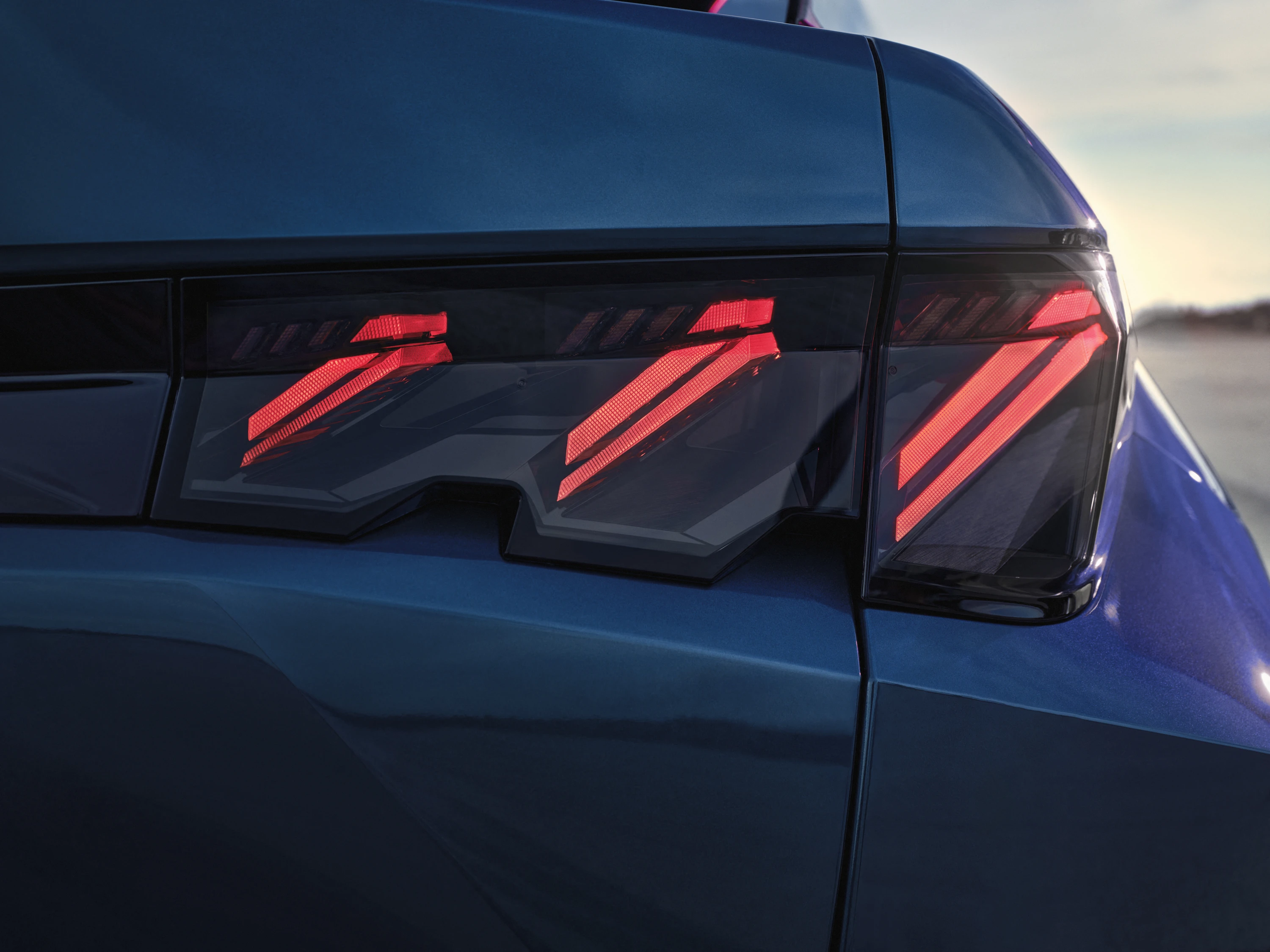 Peugeot E-3008 rearlights view