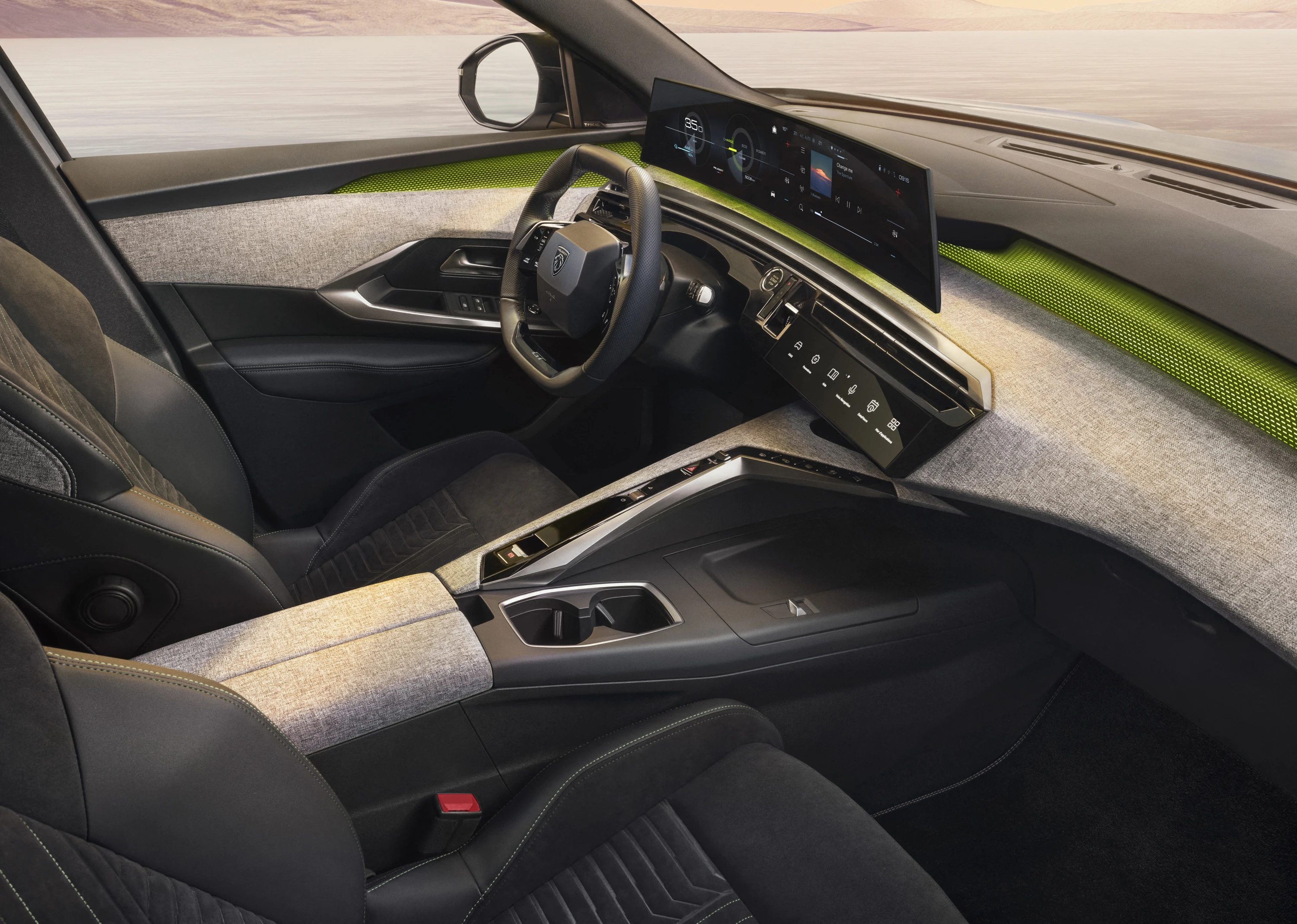 Peugeot E-5008 interior view