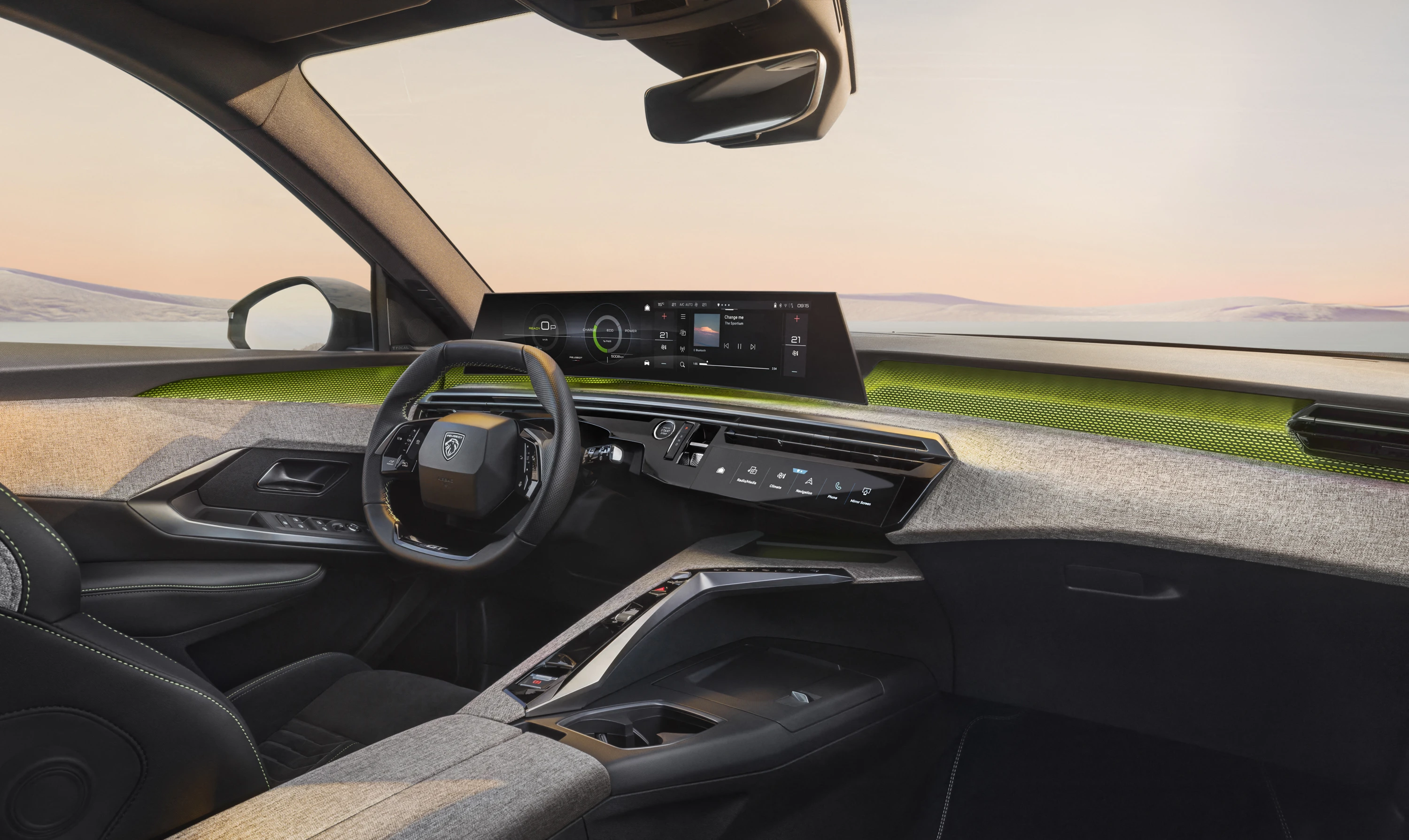 Peugeot E-5008 interior view