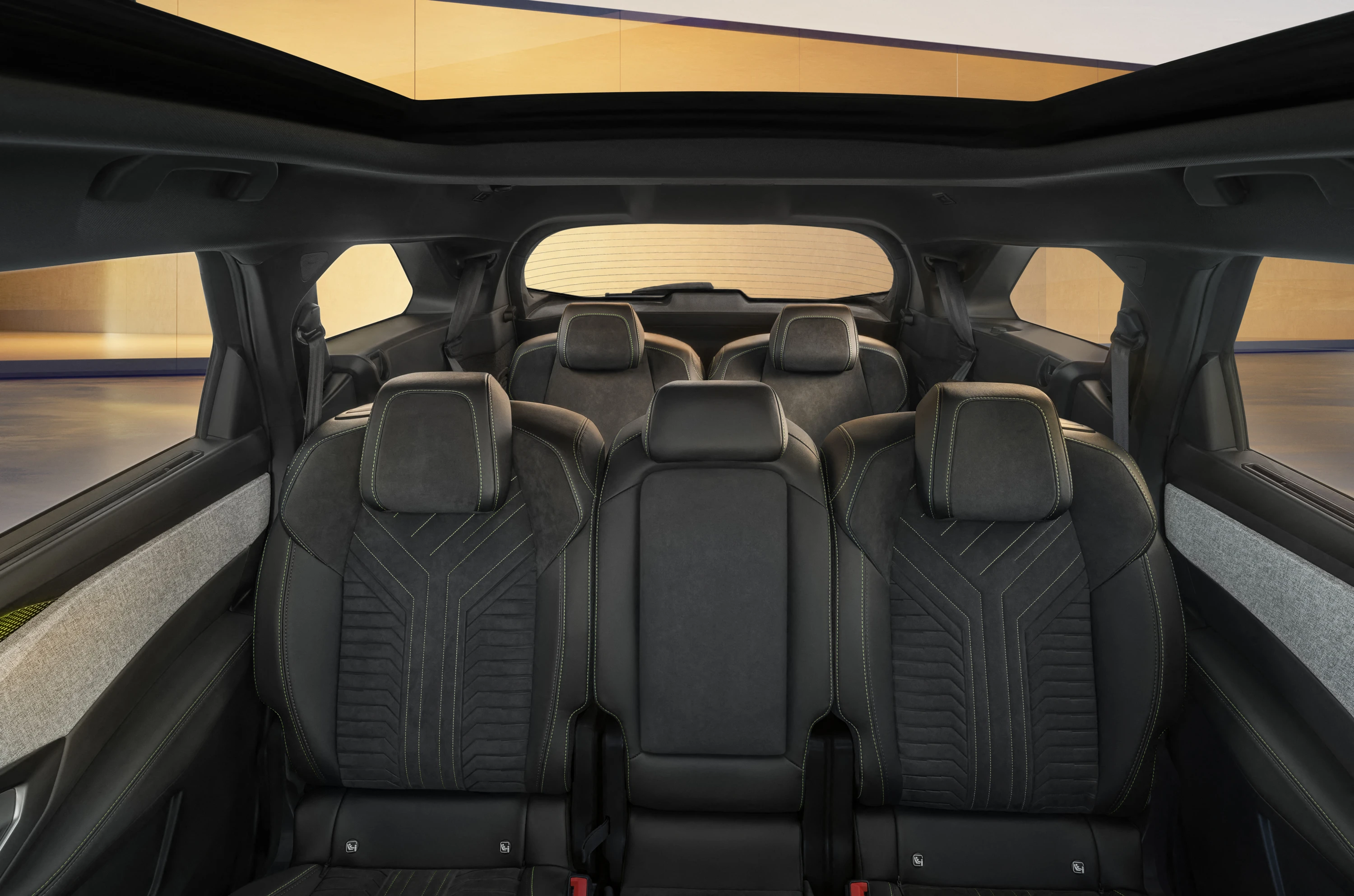Peugeot E-5008 secondrowseats view