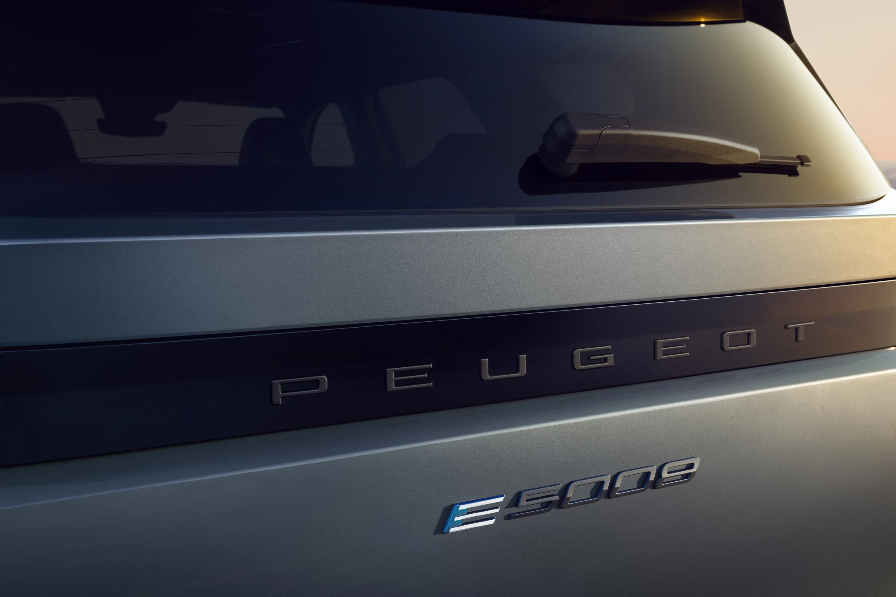 Peugeot E-5008 Long Range details view