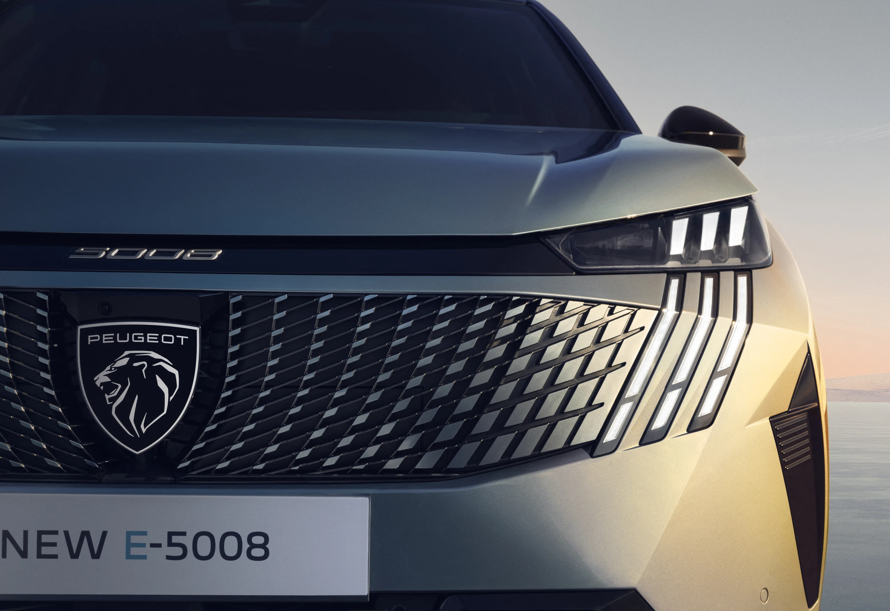 Peugeot E-5008 Long Range headlights view
