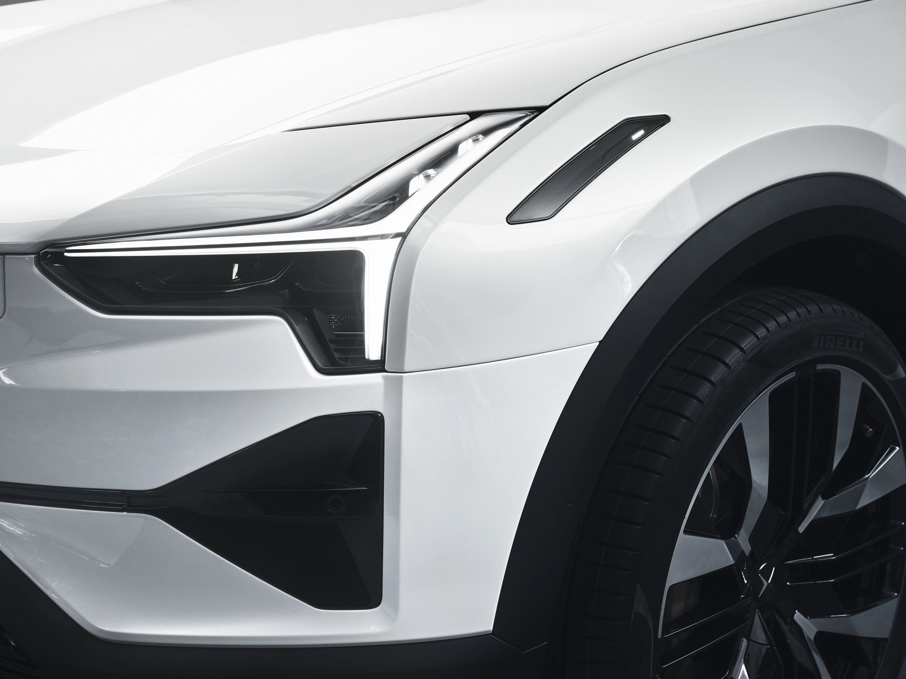 Polestar 3 Long Range Dual Motor headlights view