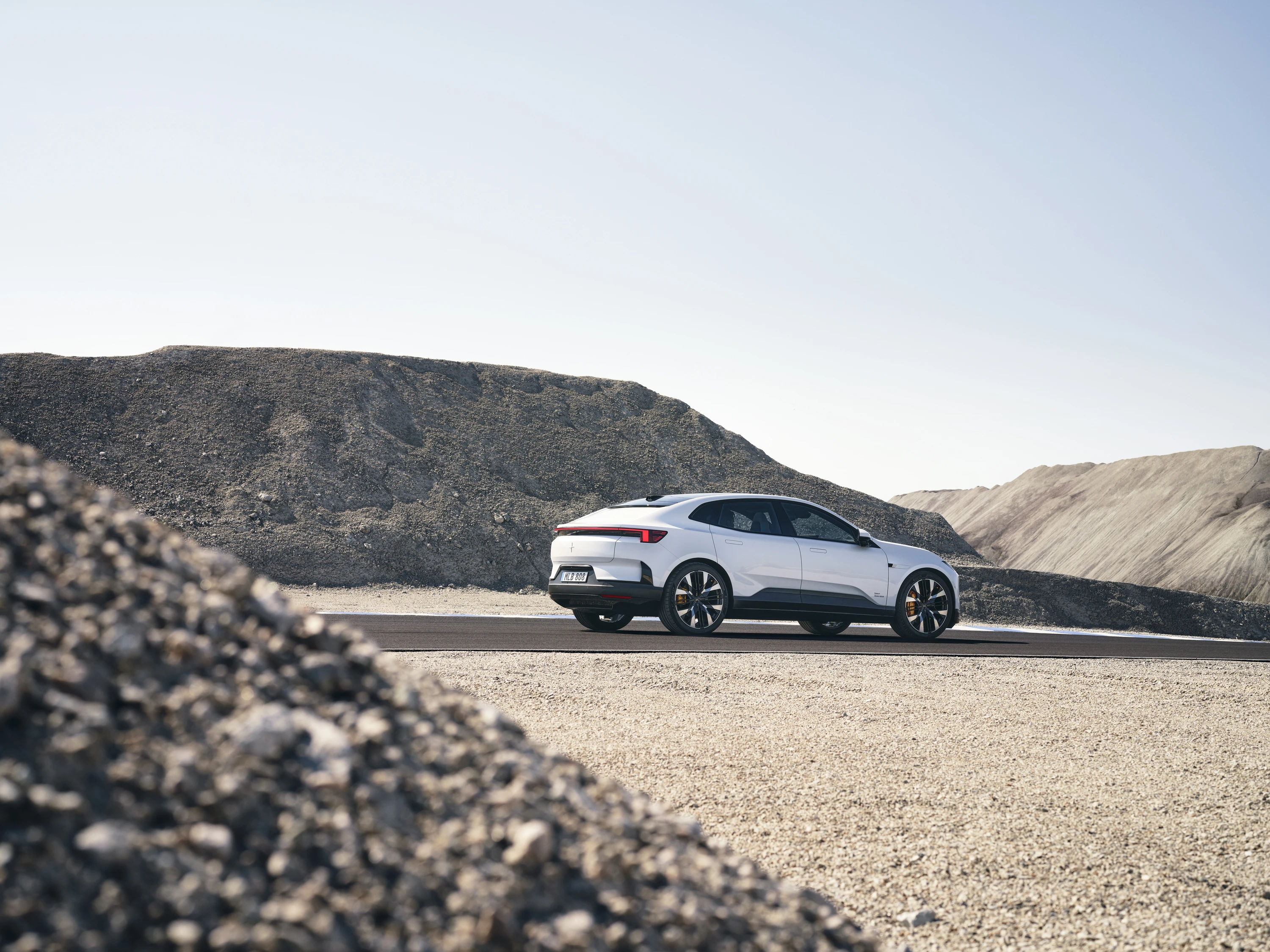 Polestar 4 Long range Dual motor exterior view