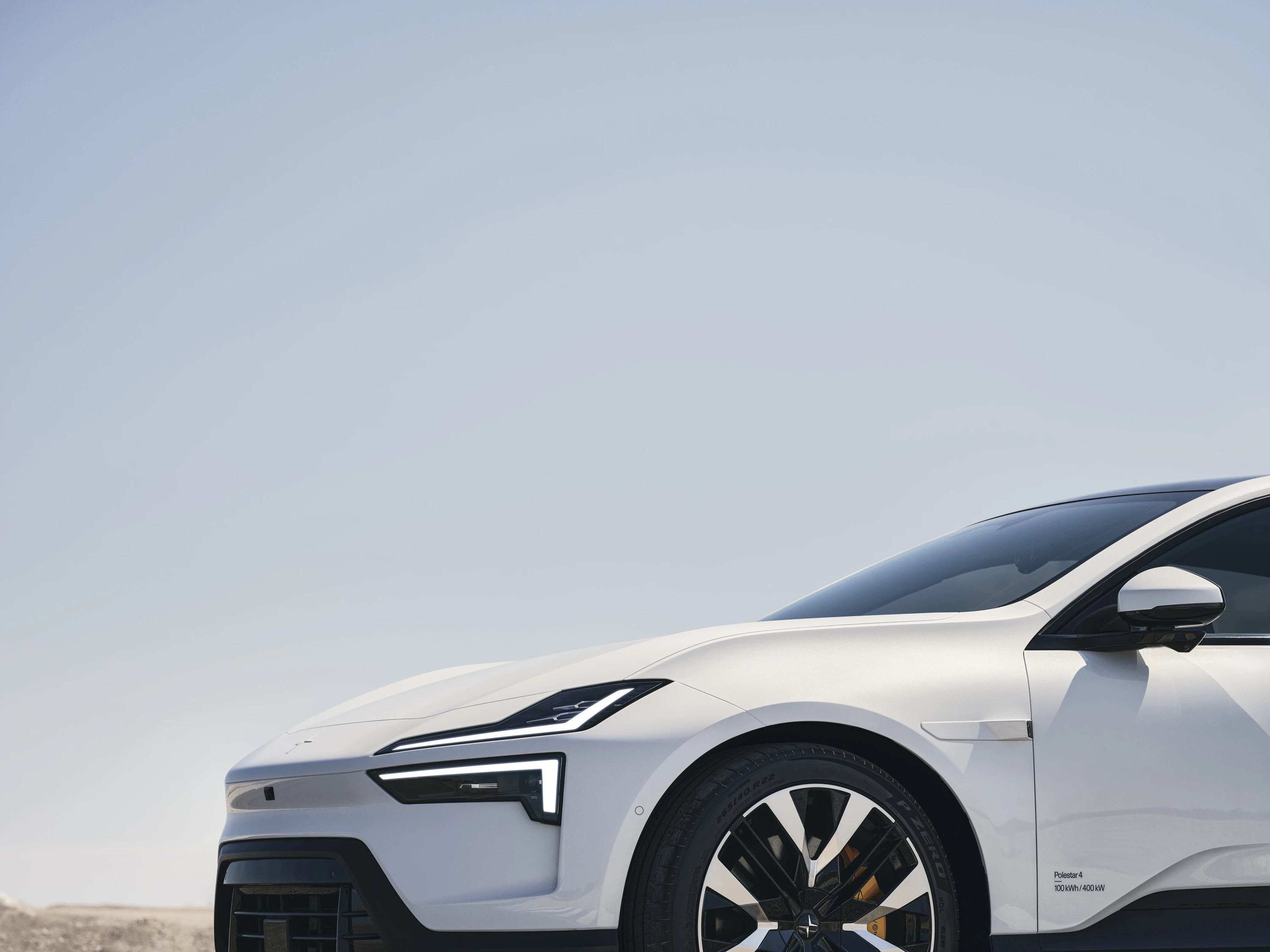 Polestar 4 Long range Dual motor headlights view