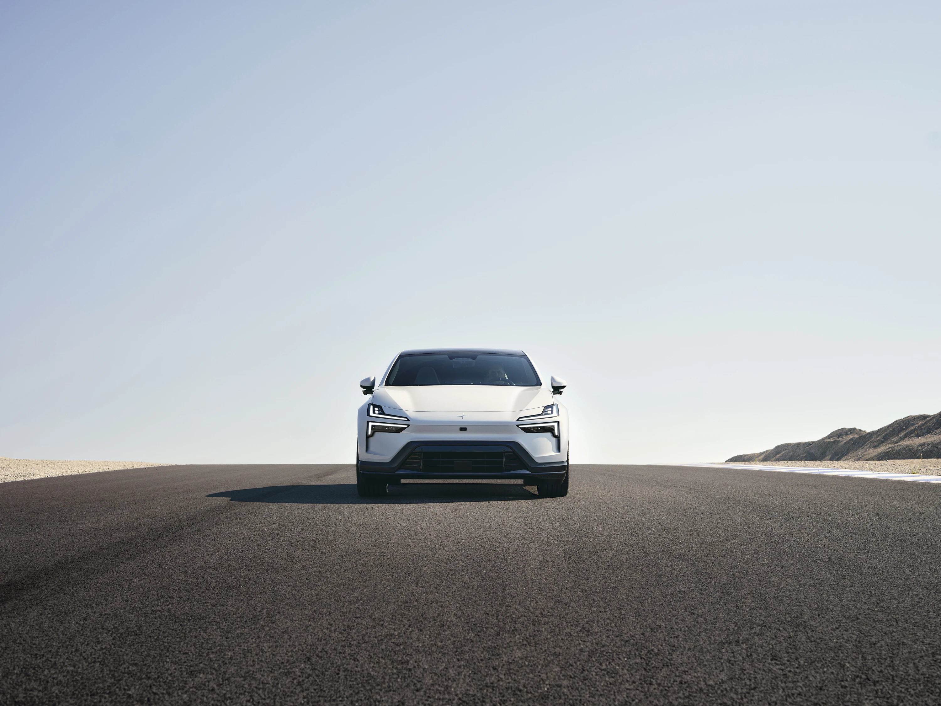 Polestar 4 Long range Single motor headlights view