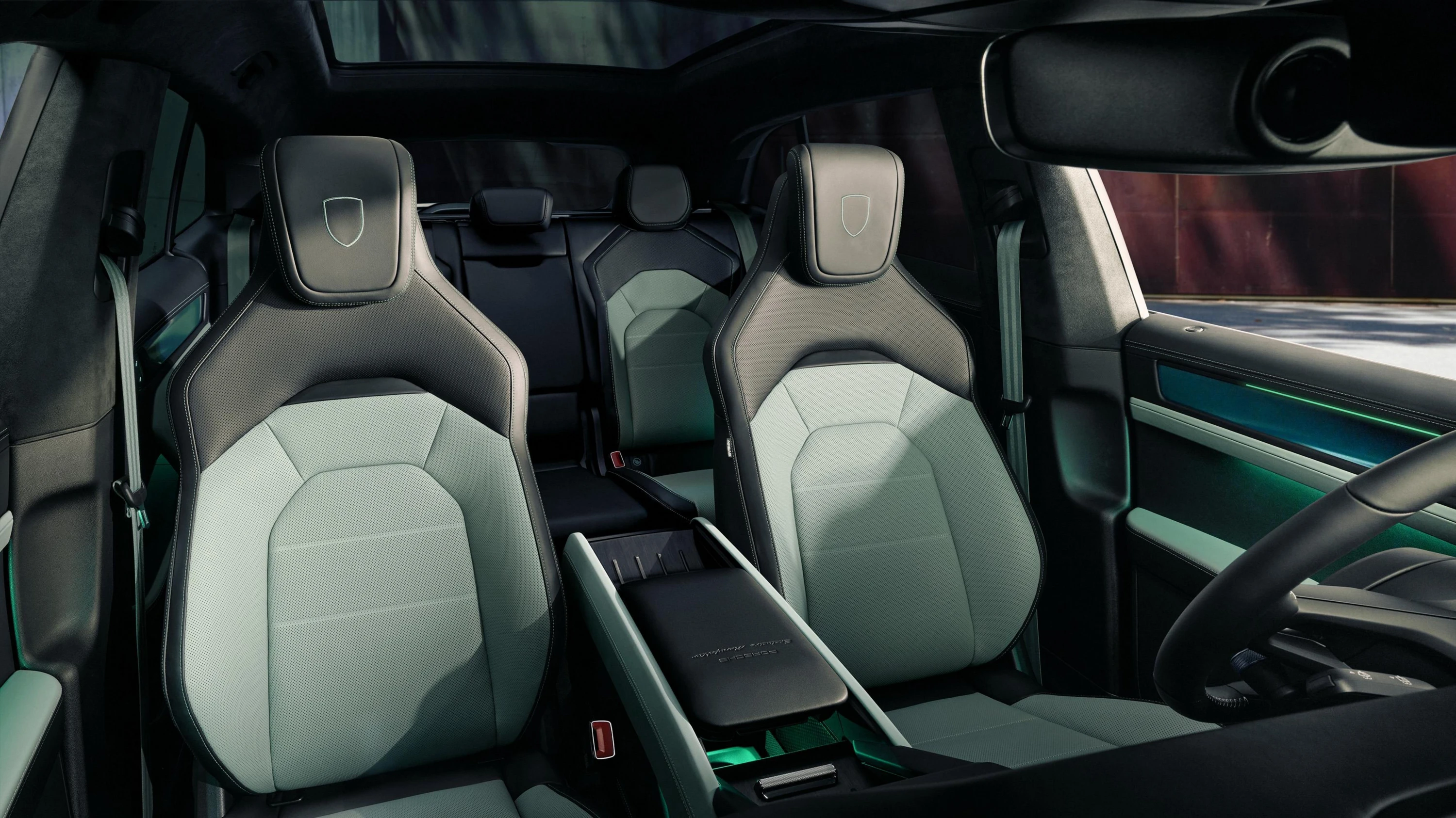 Porsche Cayenne S frontseats view