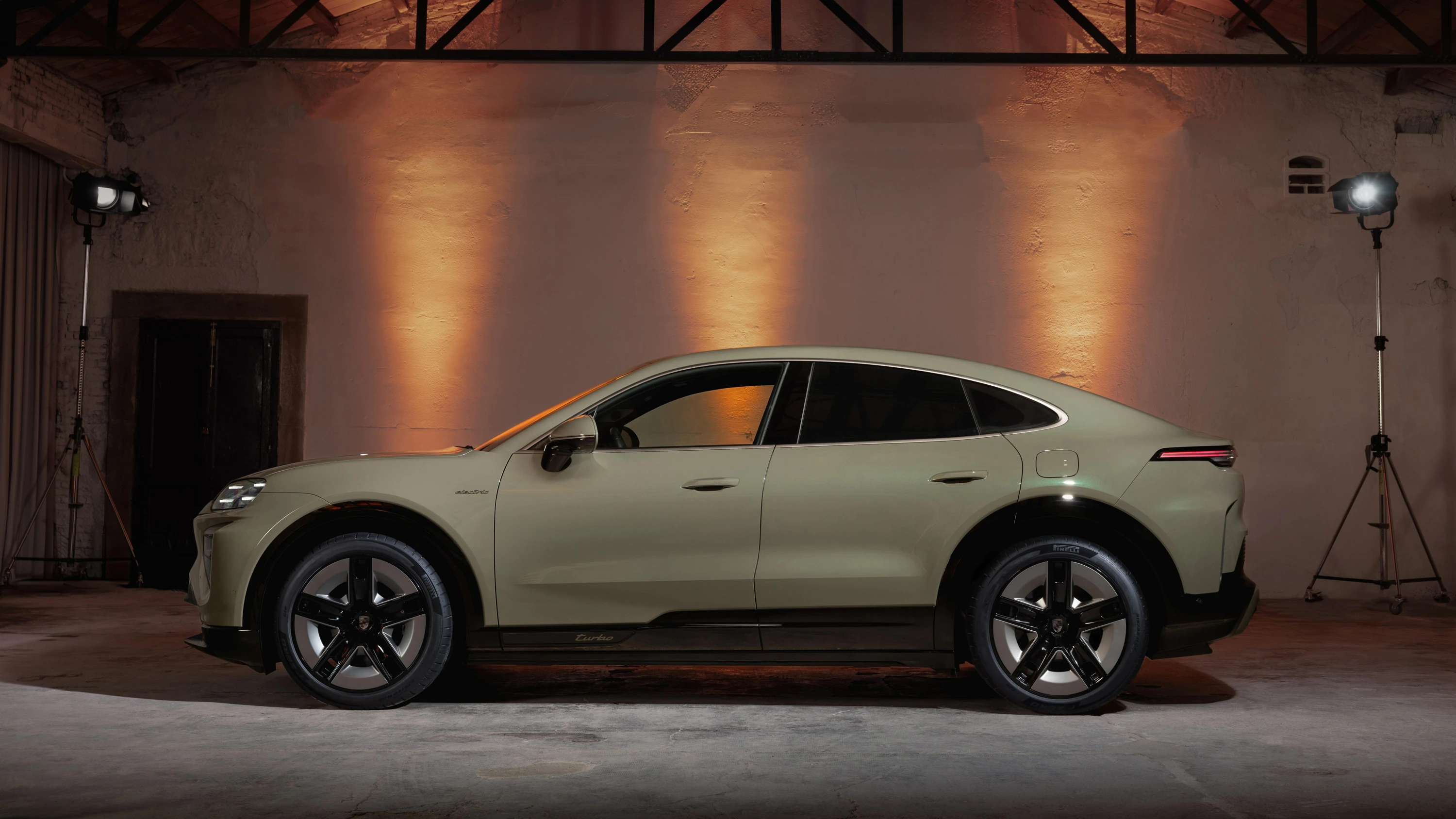 Porsche Cayenne Turbo Coupé exterior view