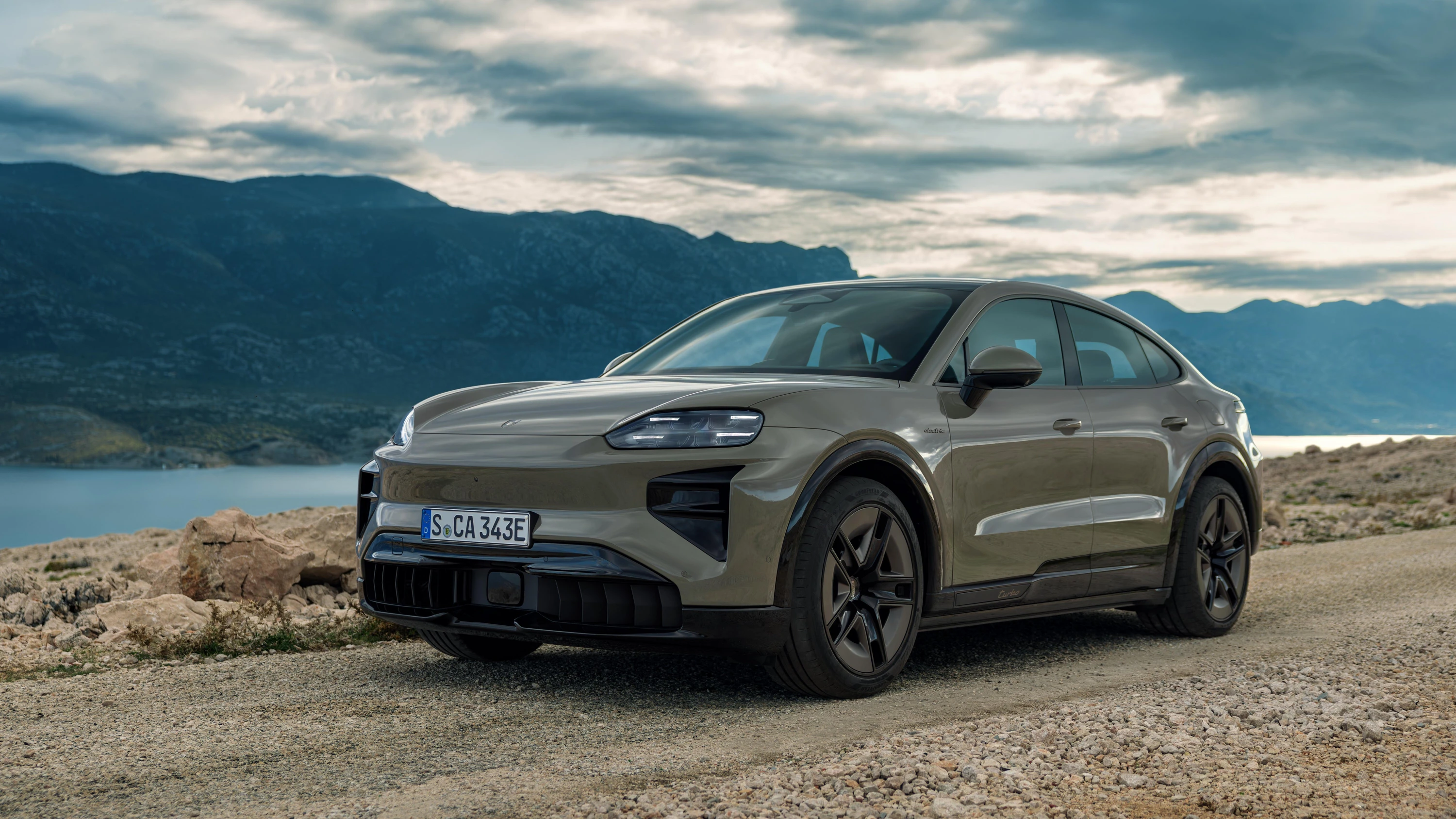 Porsche Cayenne Turbo Coupé exterior view