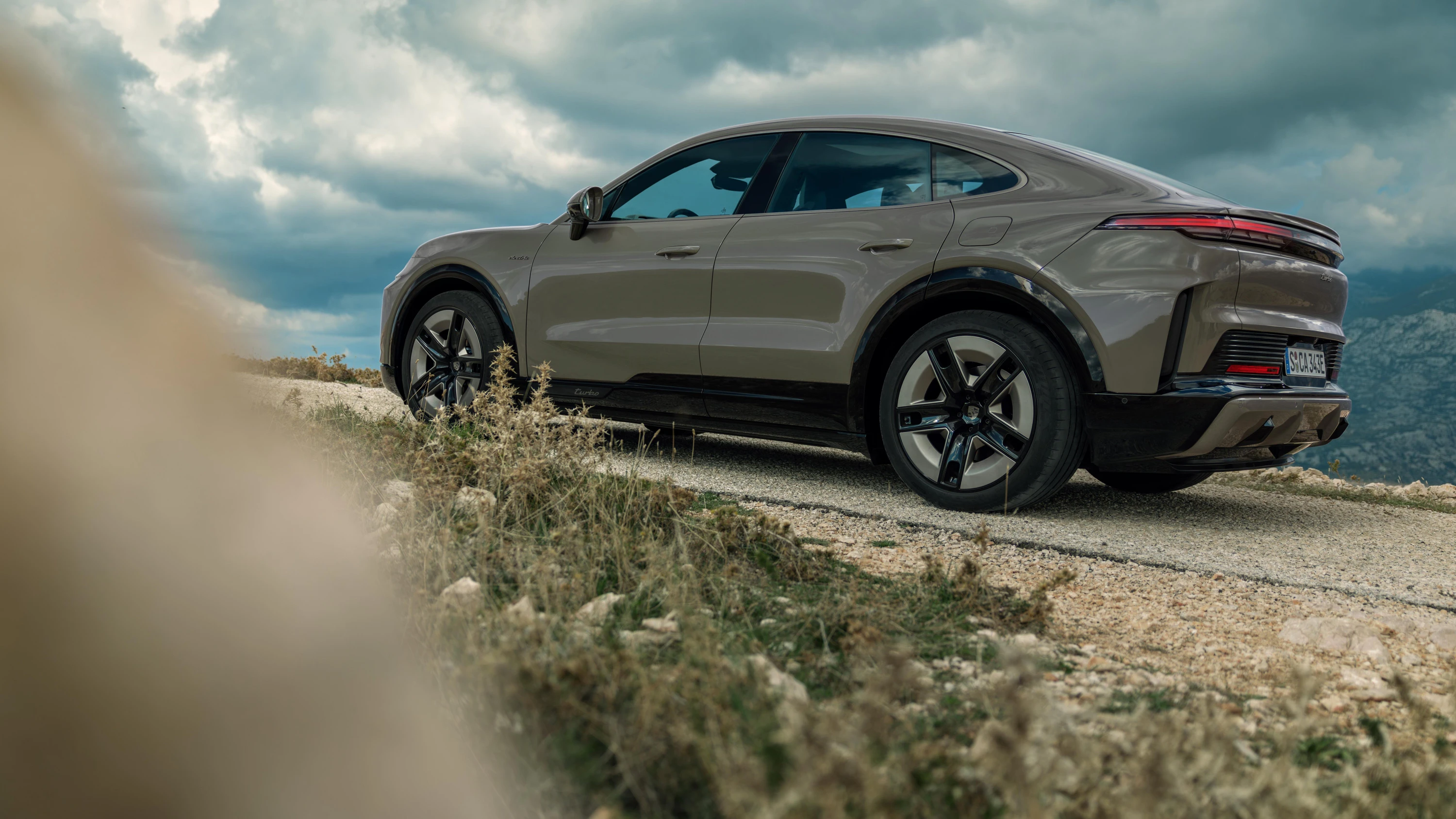 Porsche Cayenne Turbo Coupé exterior view