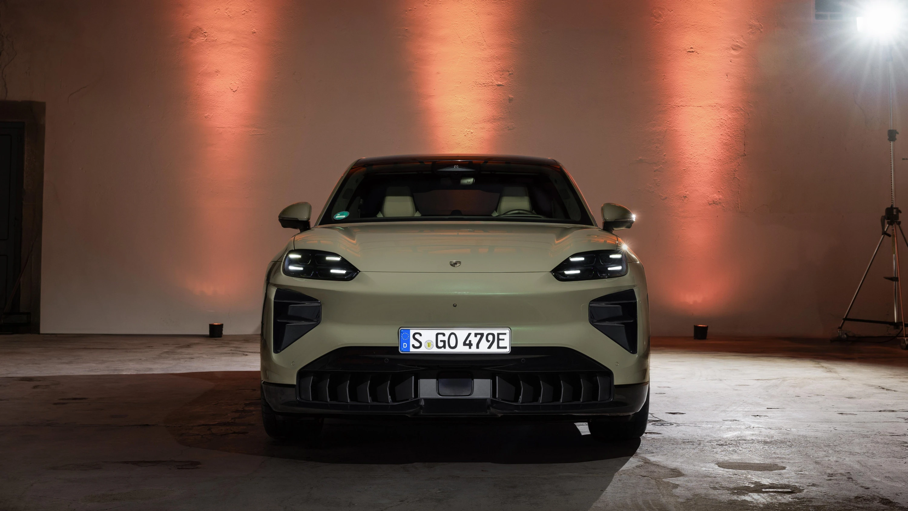 Porsche Cayenne Turbo Coupé exterior view