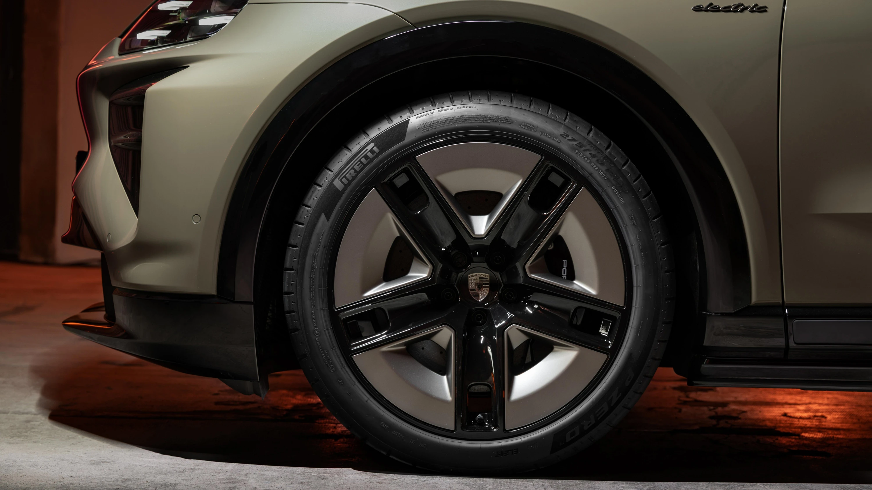 Porsche Cayenne Turbo Coupé wheels view