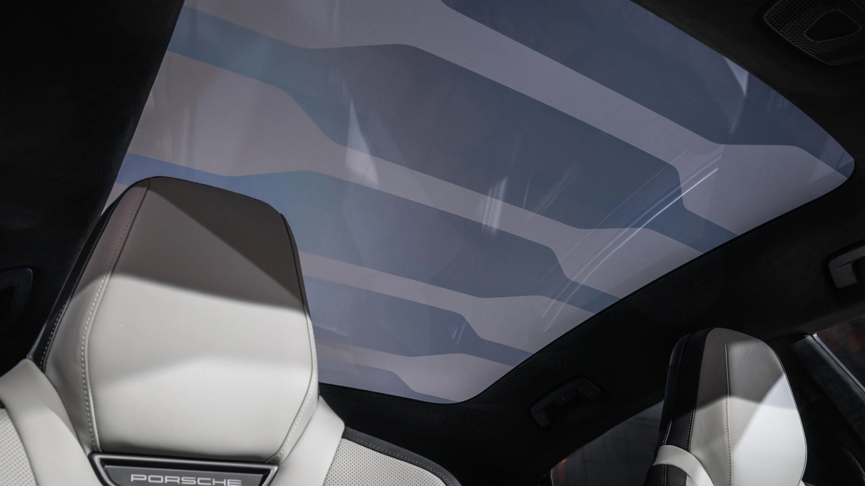 Porsche Cayenne Turbo Coupé roof view