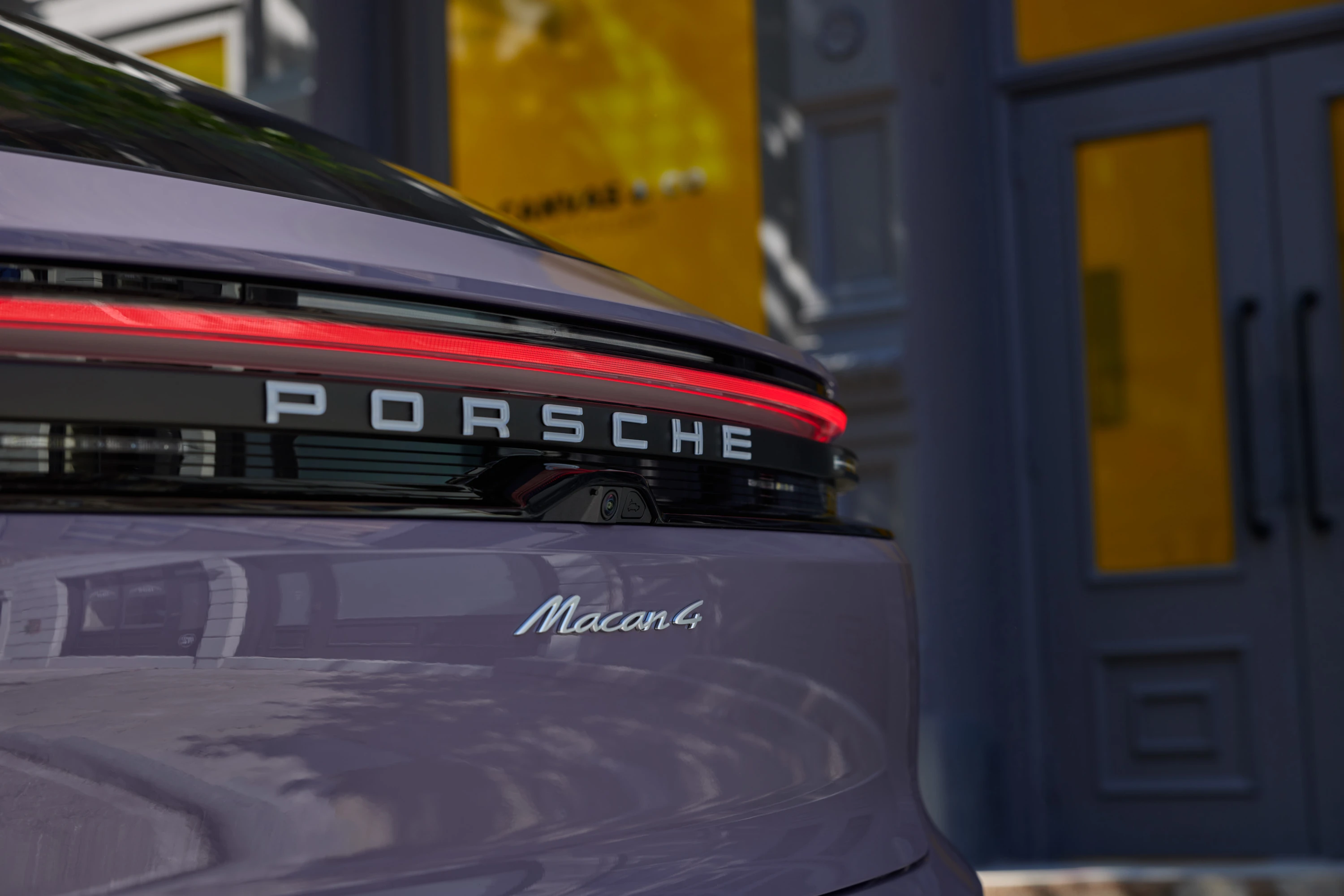 Porsche Macan 4 details view