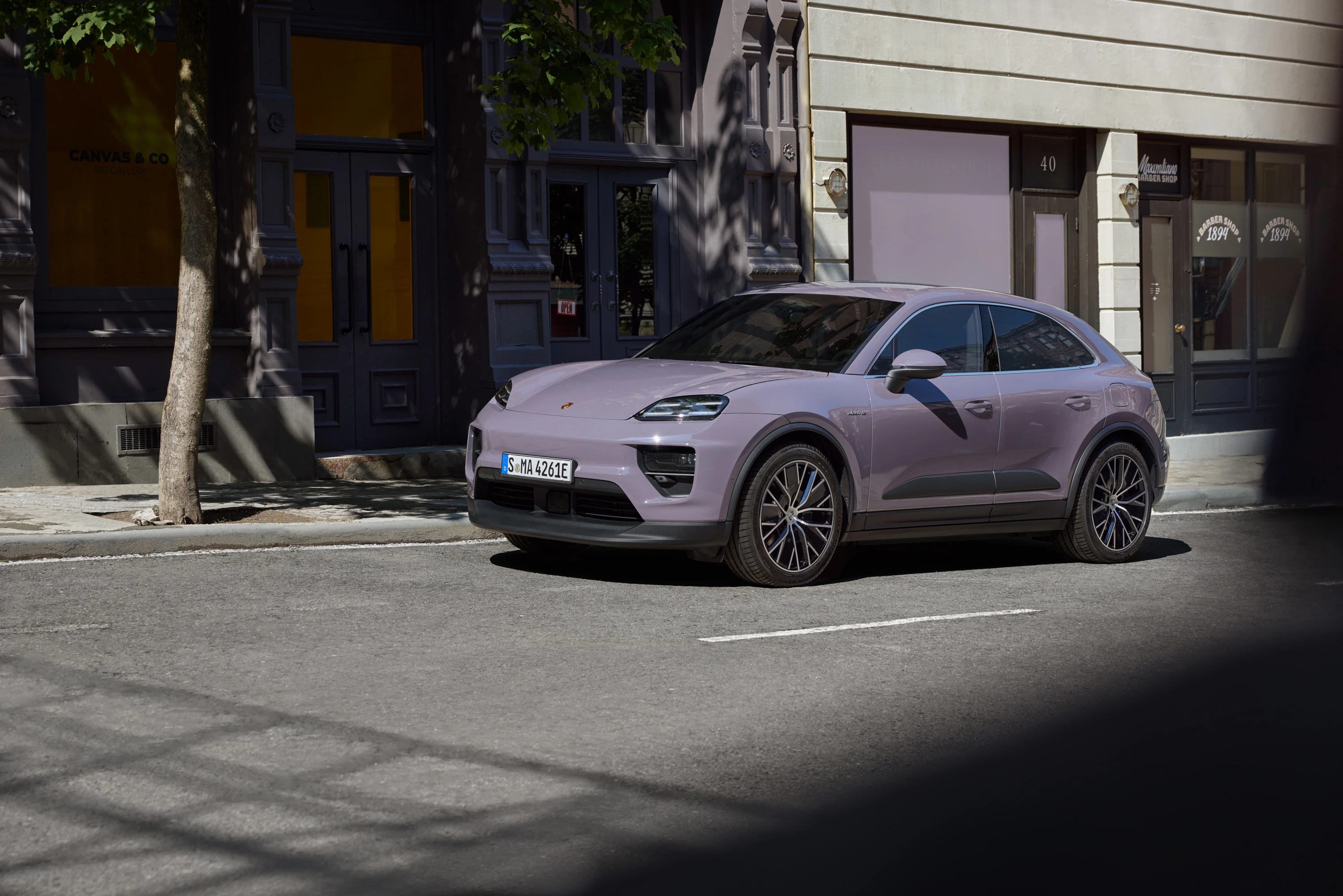Porsche Macan 4 exterior view
