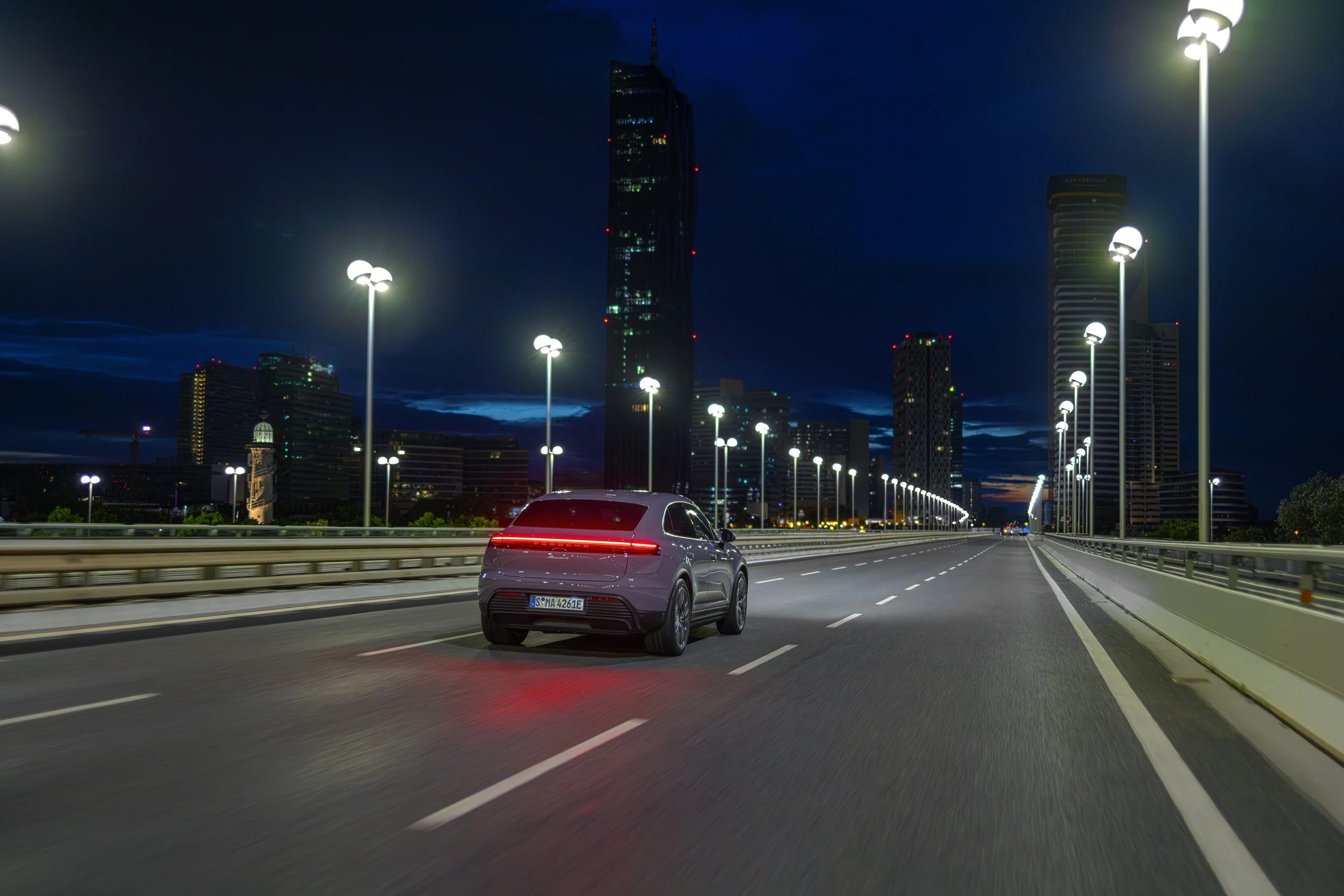 Porsche Macan 4 exterior view