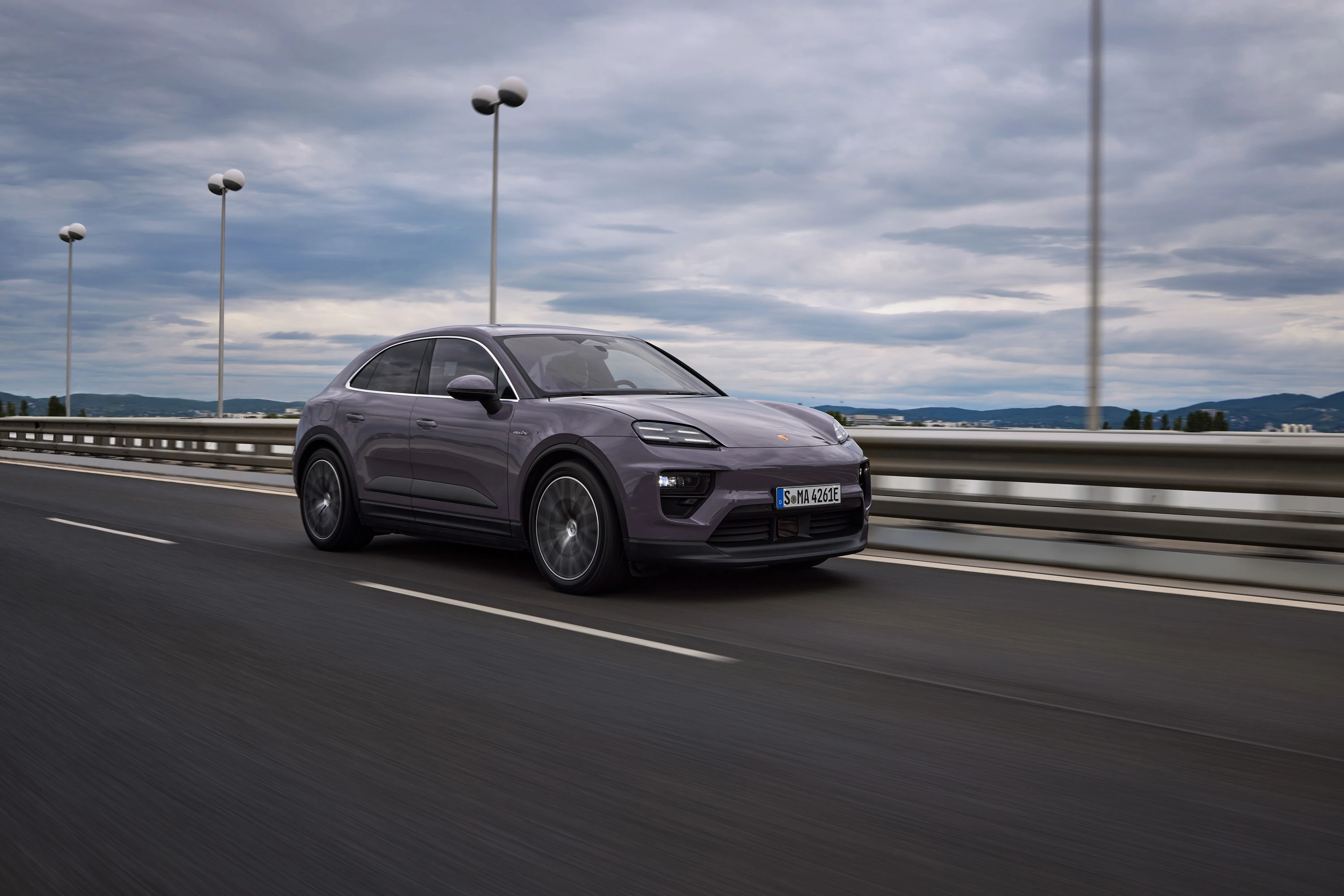 Porsche Macan 4 exterior view