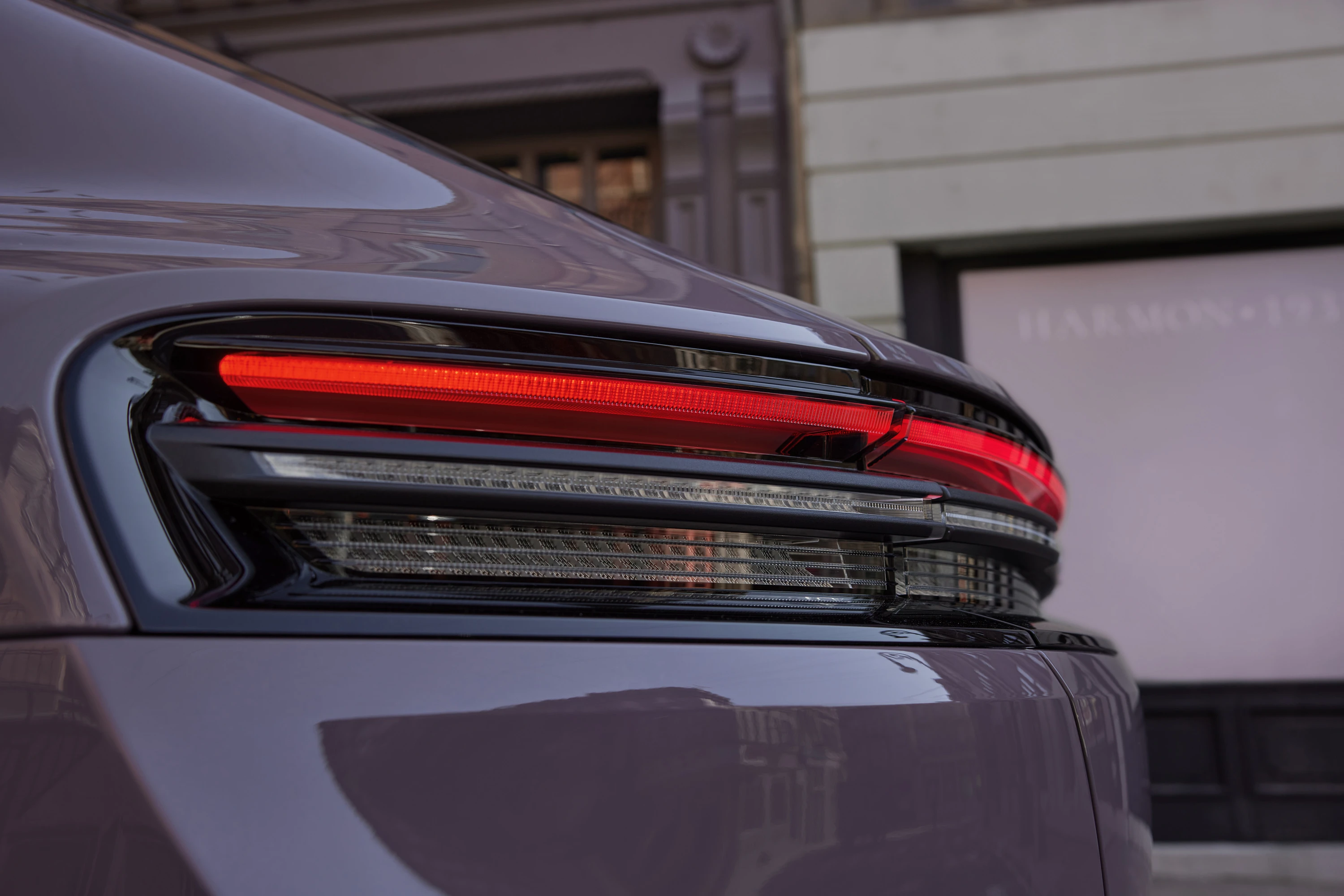 Porsche Macan 4 details view