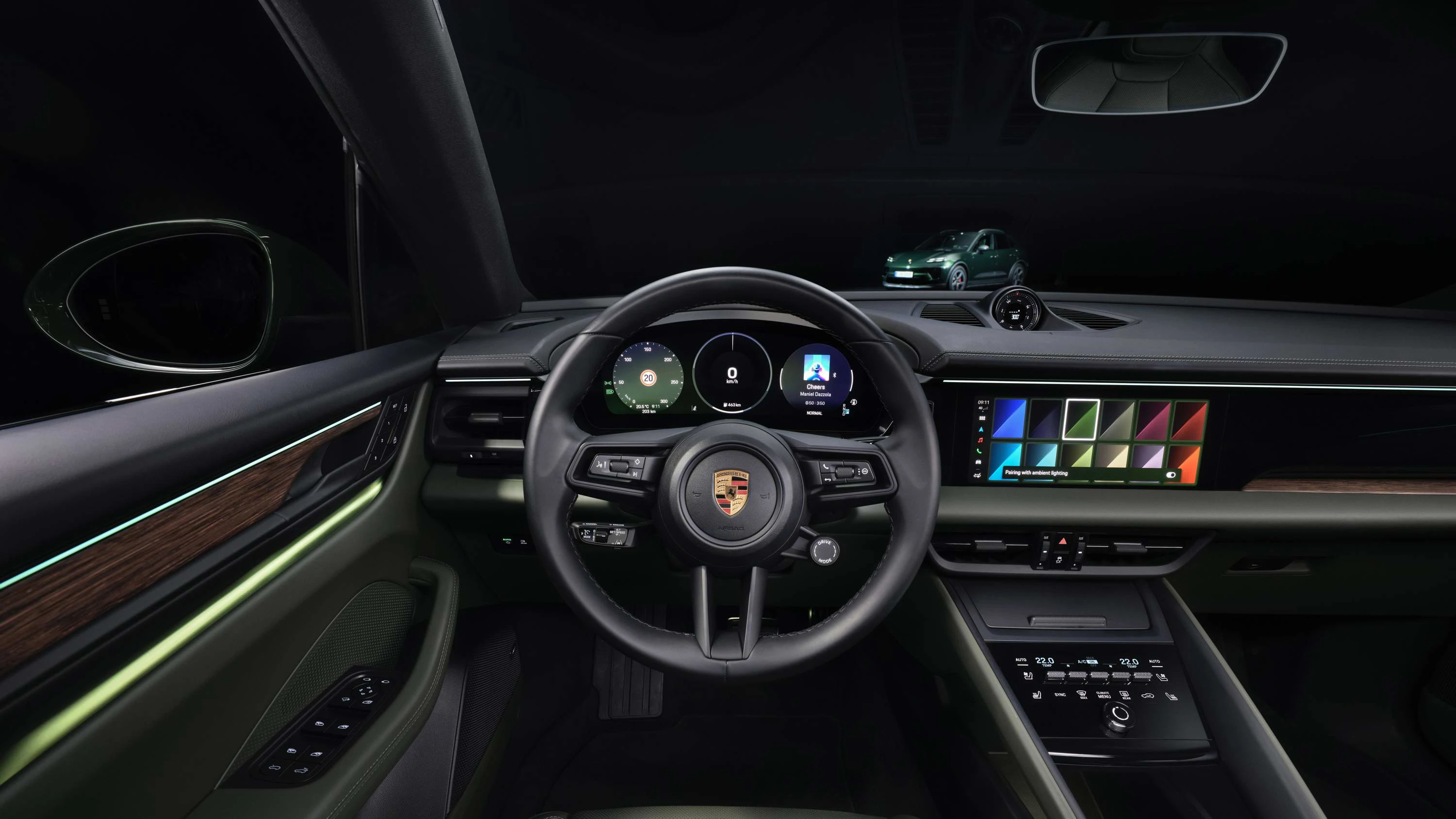 Porsche Macan screens view