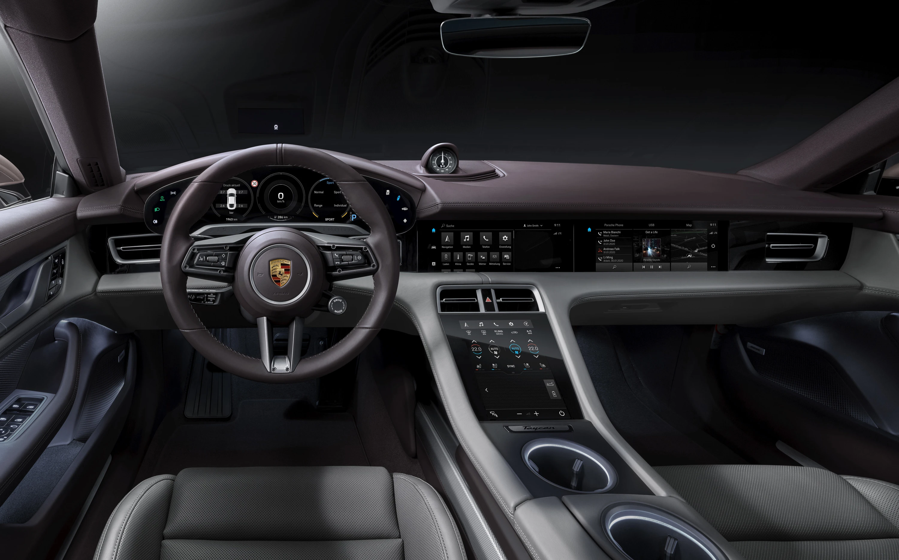 Porsche Taycan 4S screens view