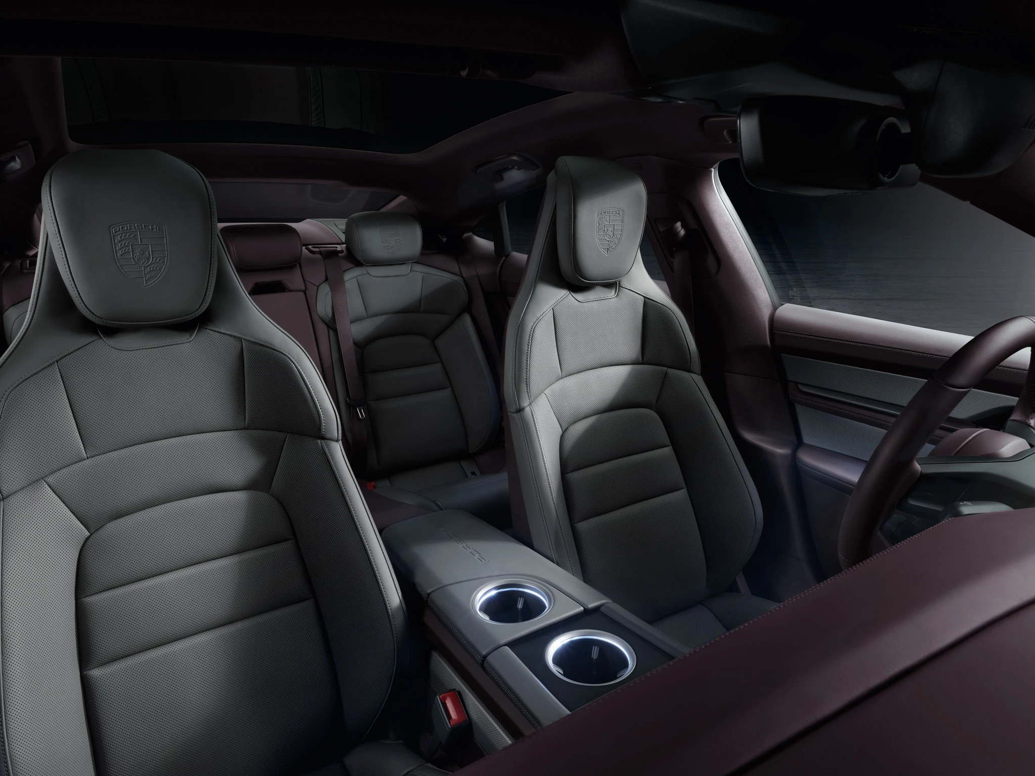 Porsche Taycan 4S frontseats view