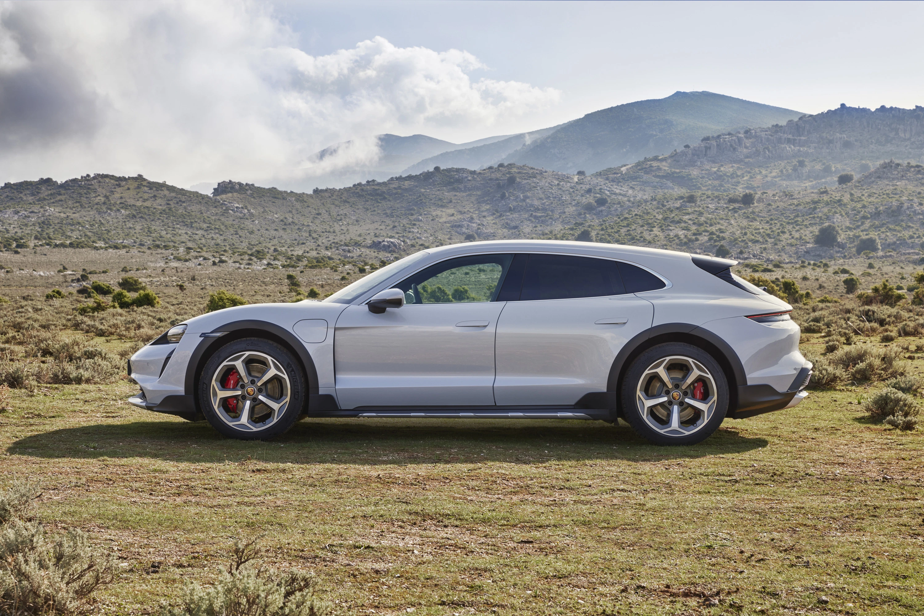 Porsche Taycan 4S Cross Turismo exterior view