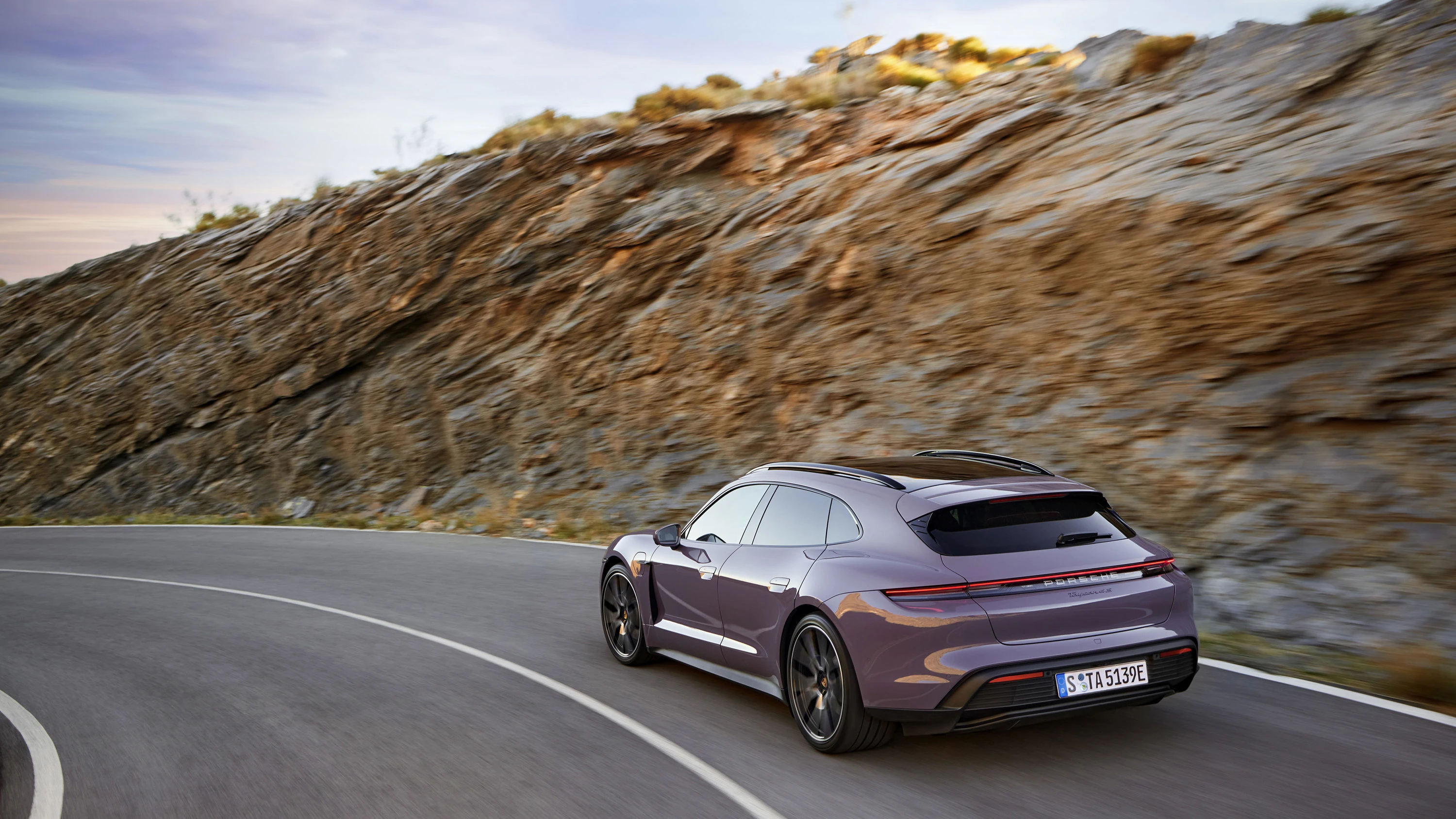 Porsche Taycan 4S Sport Turismo exterior view