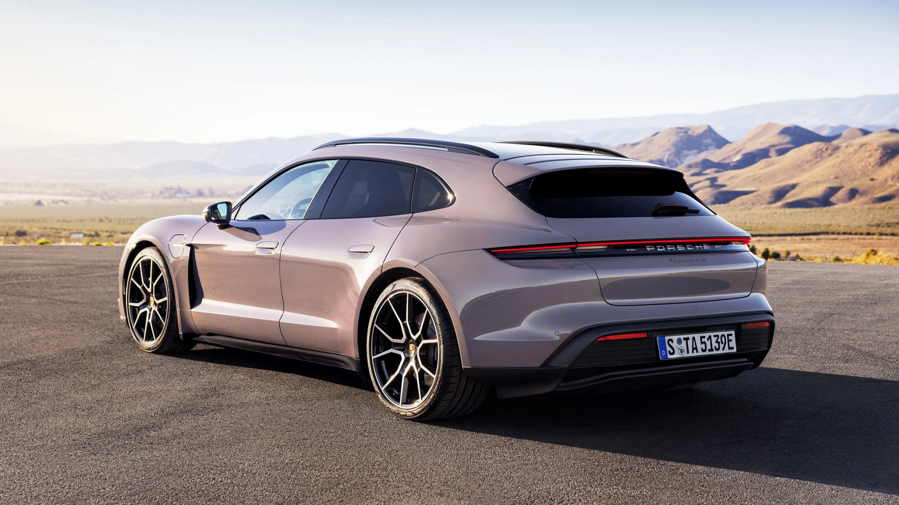 Porsche Taycan 4S Sport Turismo exterior view