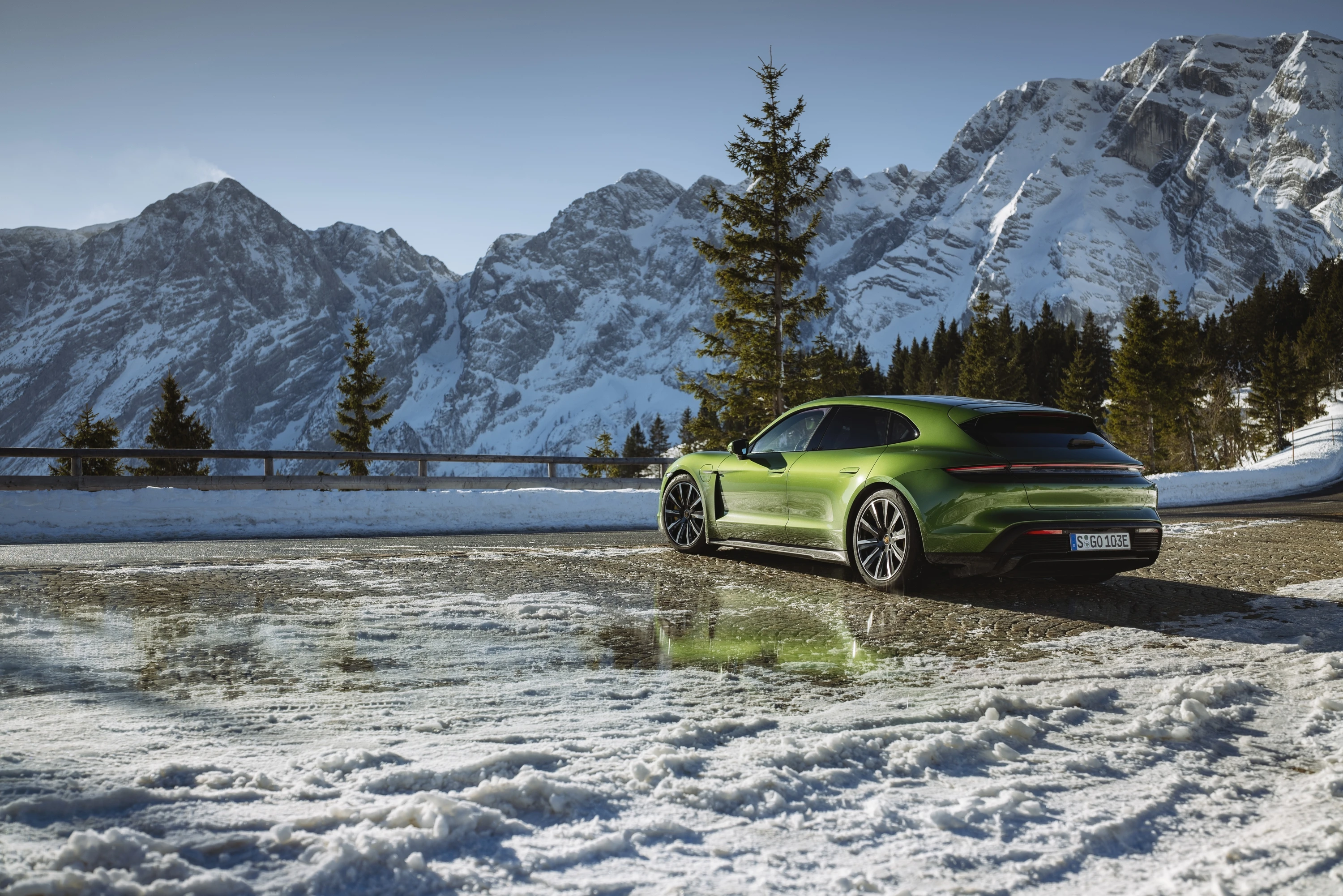 Porsche Taycan 4S Sport Turismo (GEN1) exterior view