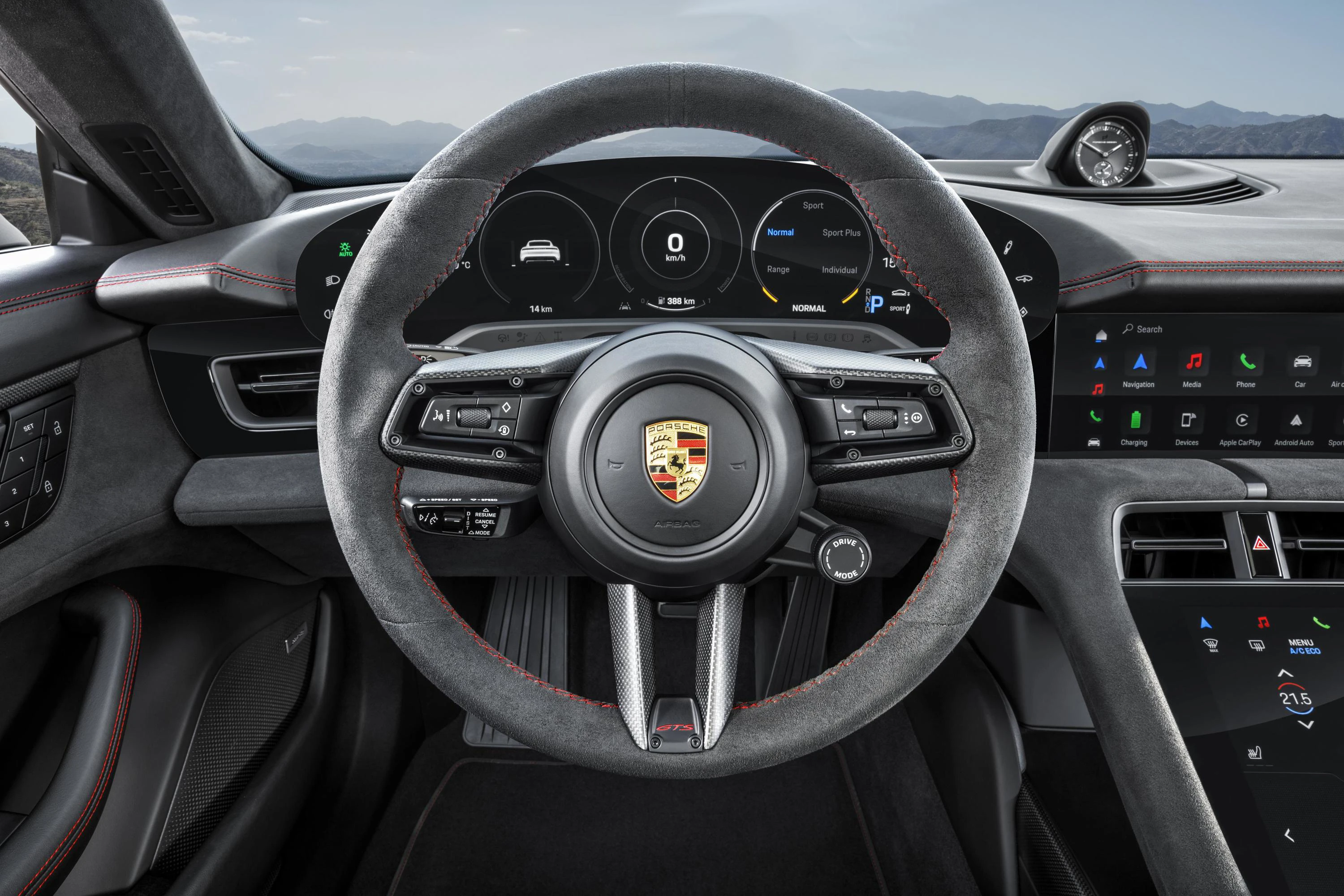 Porsche Taycan GTS Sport Turismo screens view