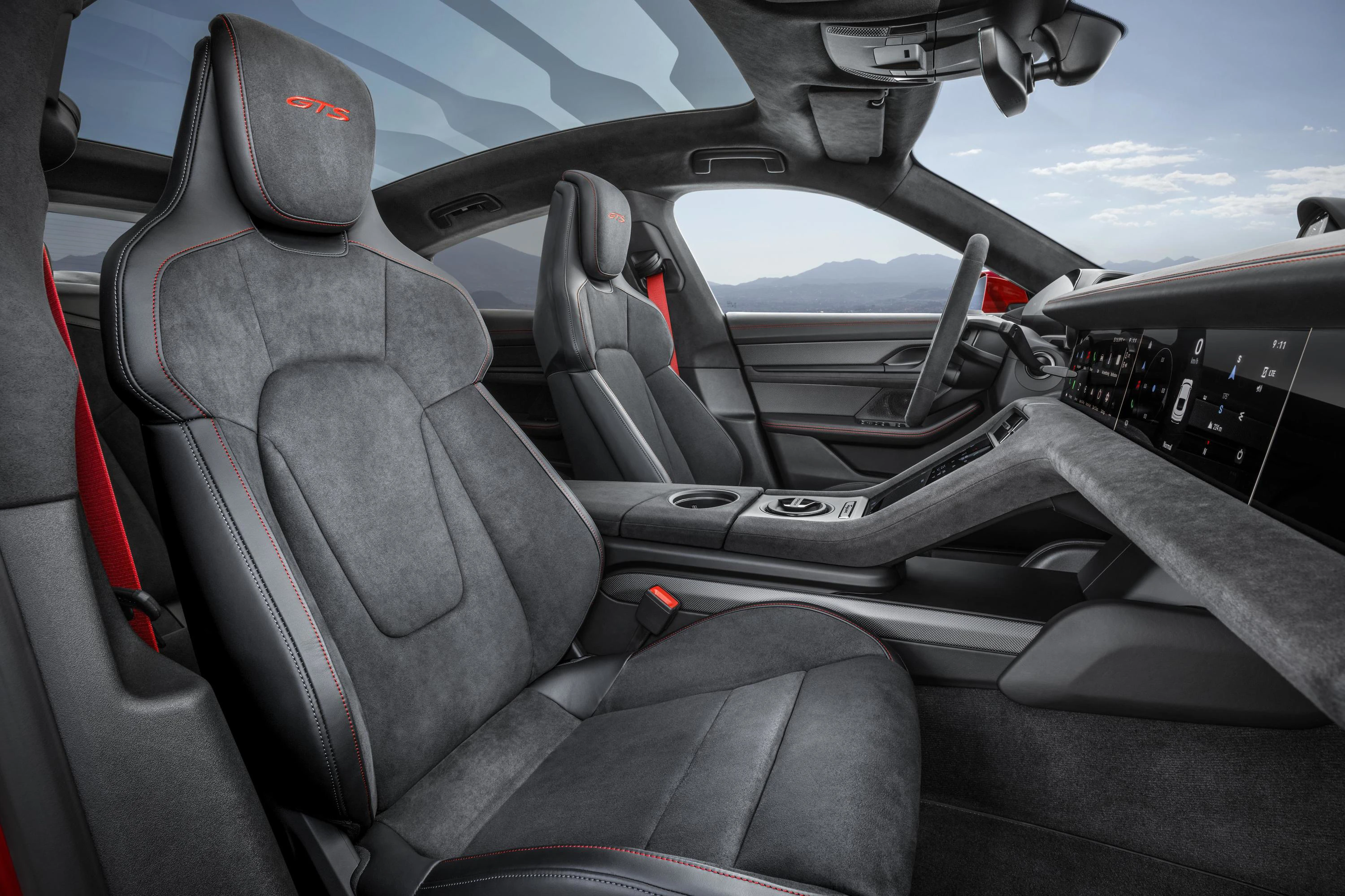 Porsche Taycan GTS Sport Turismo frontseats view