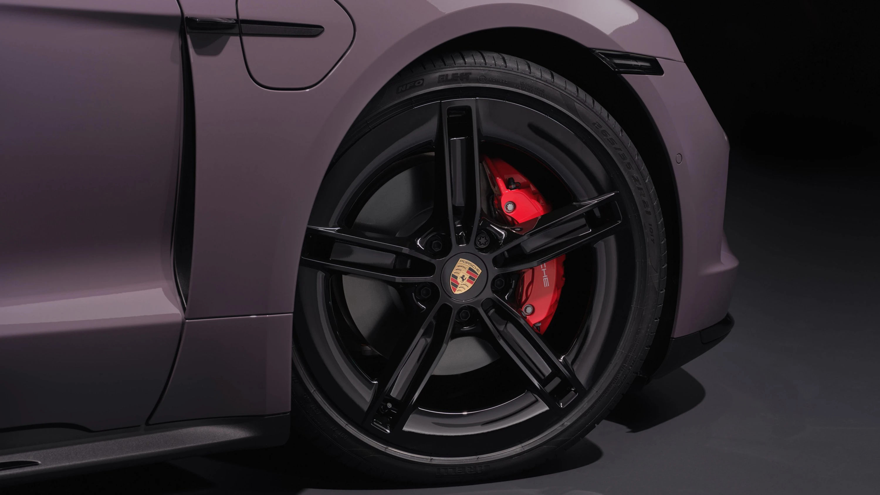 Porsche Taycan Sport Turismo wheels view