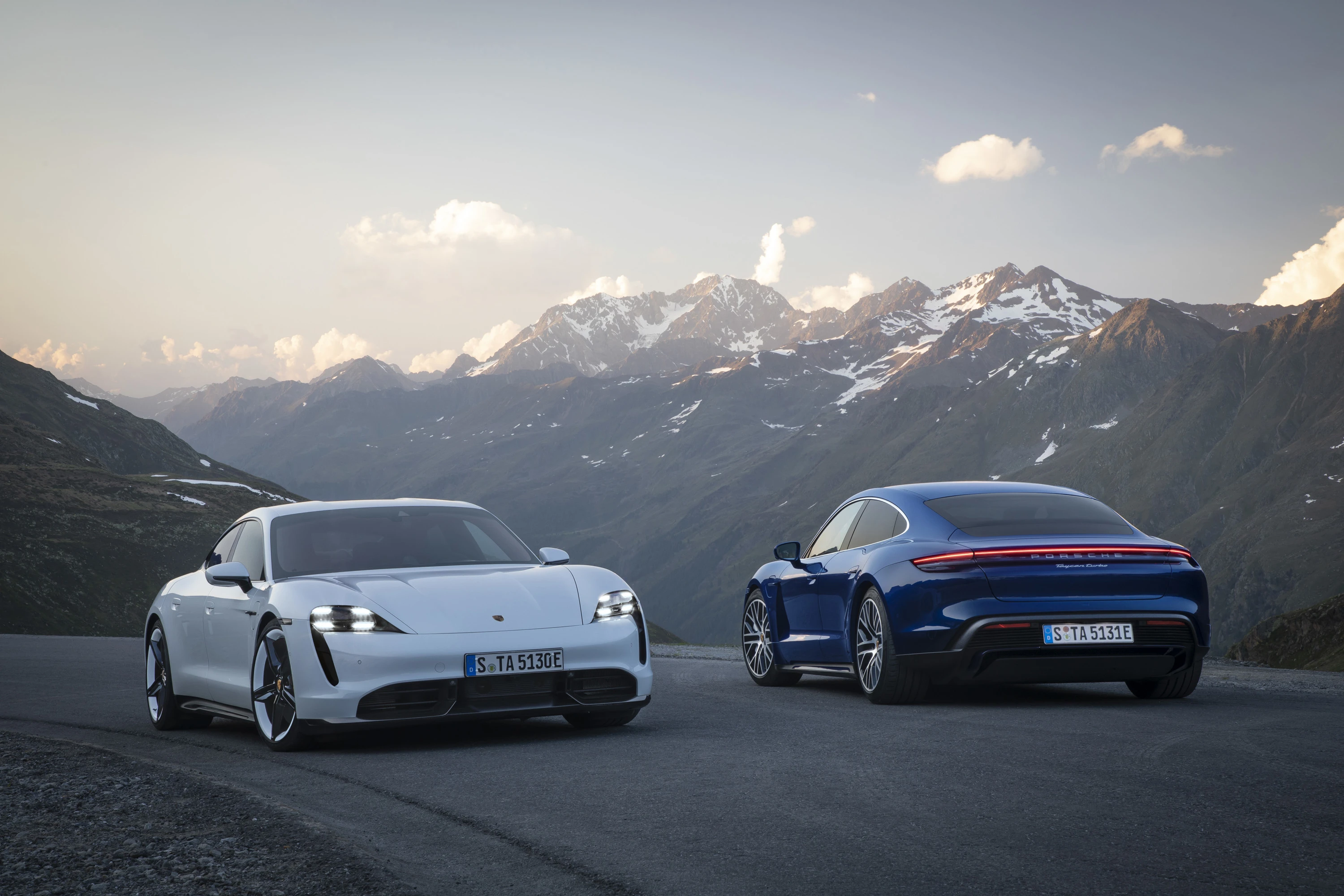 Porsche Taycan Turbo exterior view