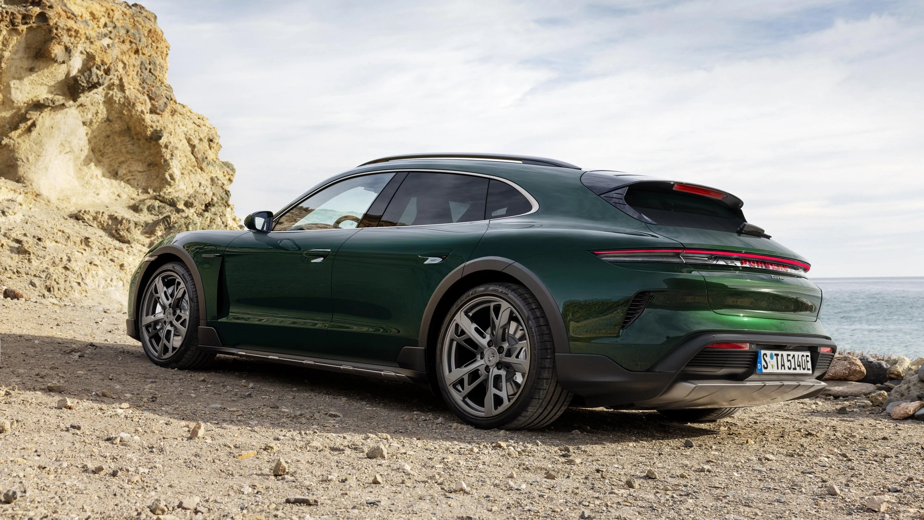 Porsche Taycan Turbo Cross Turismo exterior view