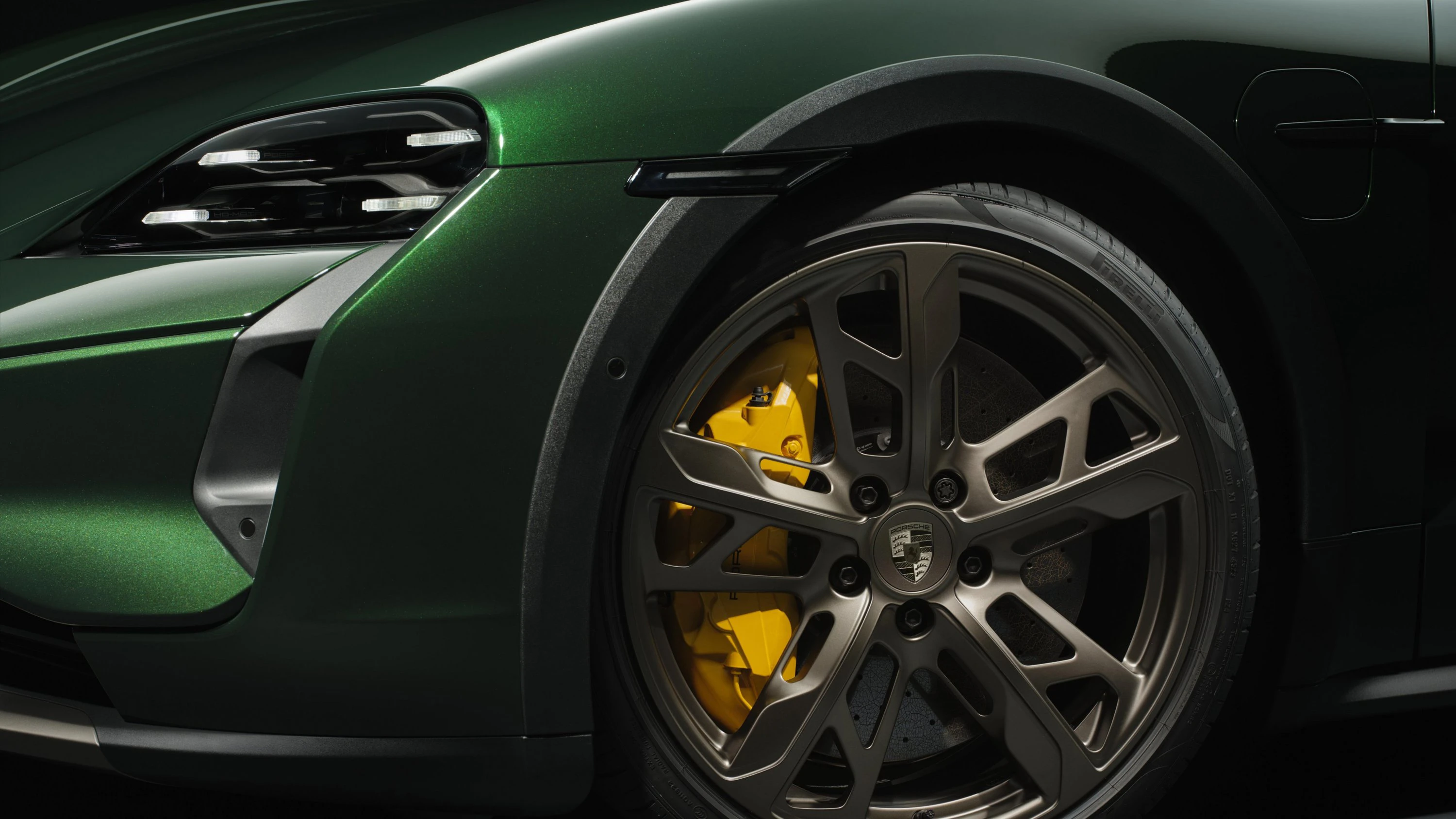 Porsche Taycan Turbo Cross Turismo wheels view