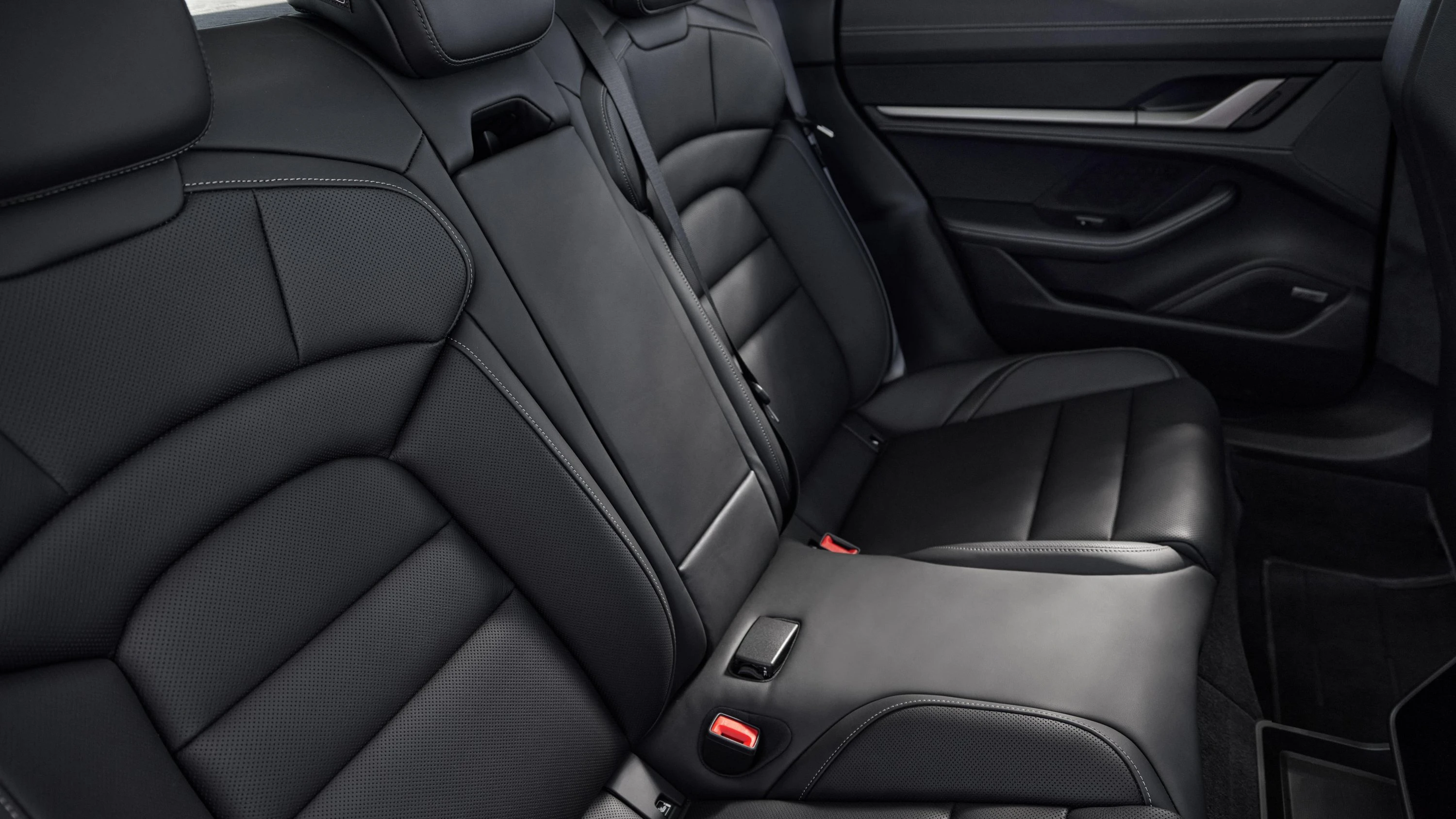 Porsche Taycan Turbo Cross Turismo secondrowseats view