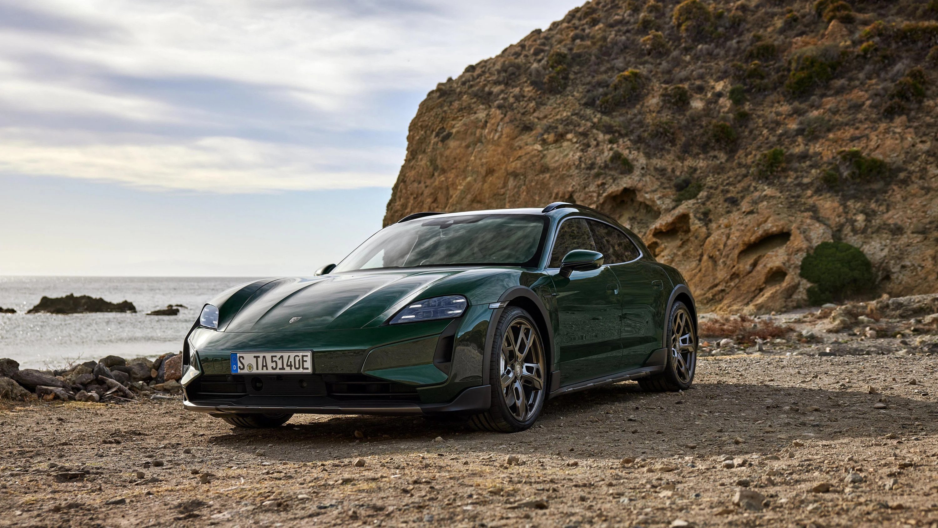 Porsche Taycan Turbo Cross Turismo exterior view